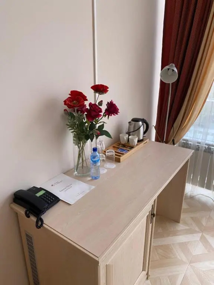 Отель Continent