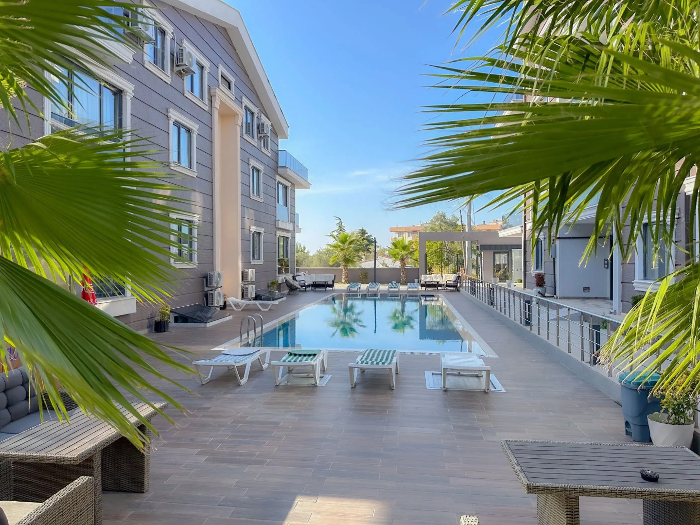 Апарт-отель Flower City Suits