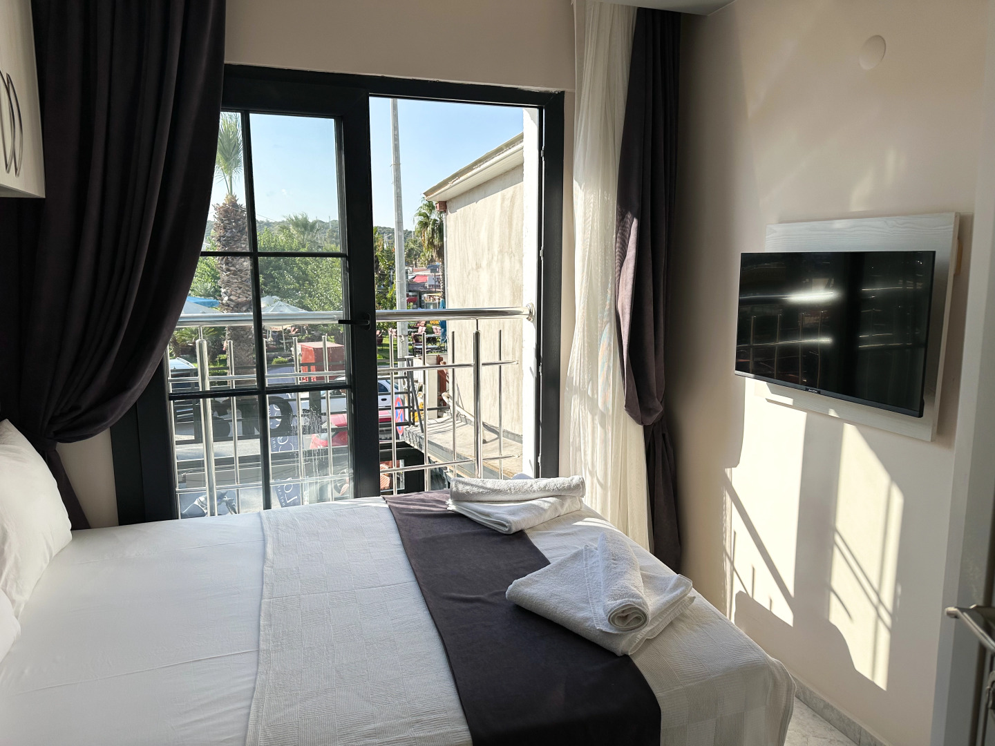 Отель Bed&Breakfast Marina Lora