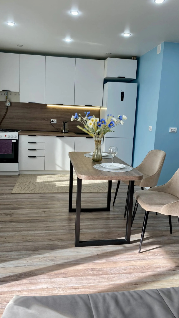 Квартира Ваш Оазис Спокойствия с Видом на Реку и Горы в Центре Городской Жизни