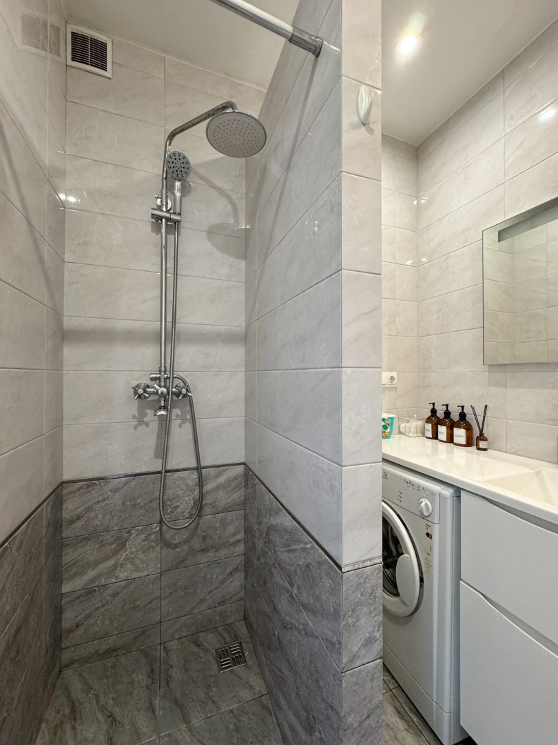 Апартаменты с балконом у реки рядом с пляжем