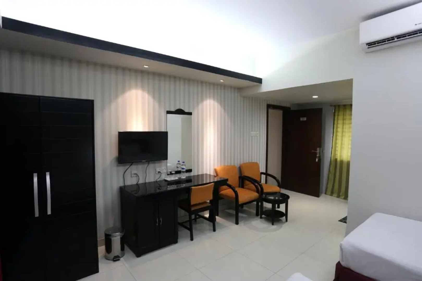 Отель Orchid Business