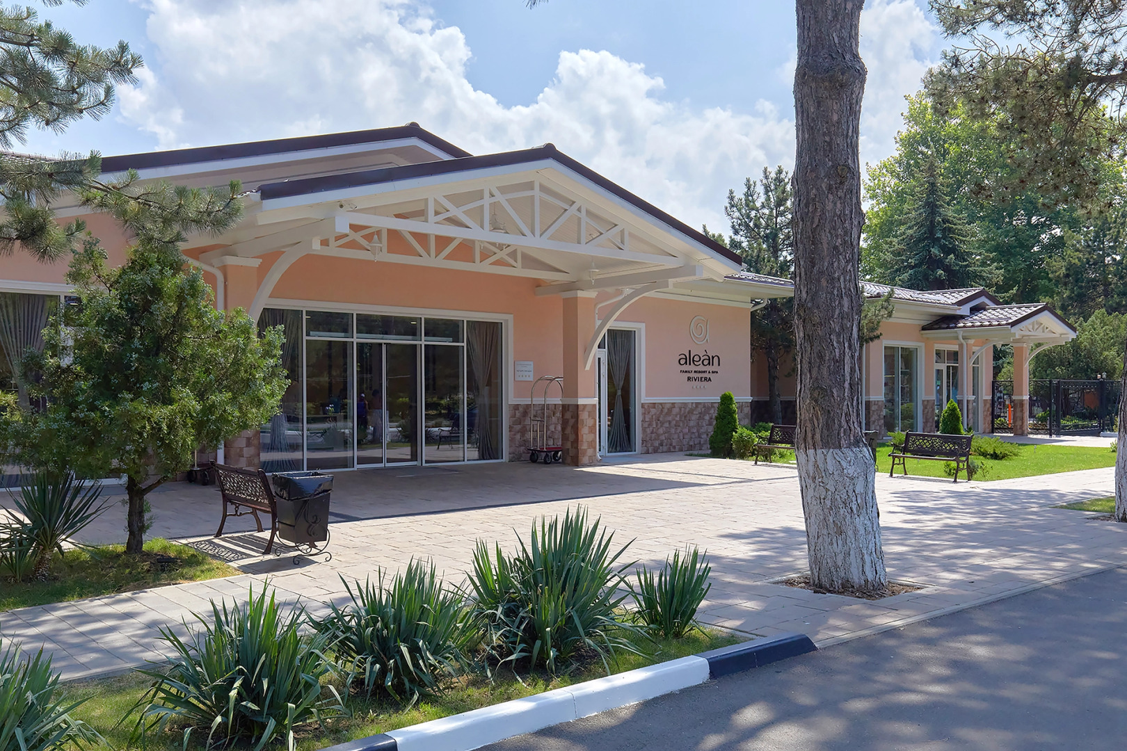 Курортный отель Alean Family Riviera