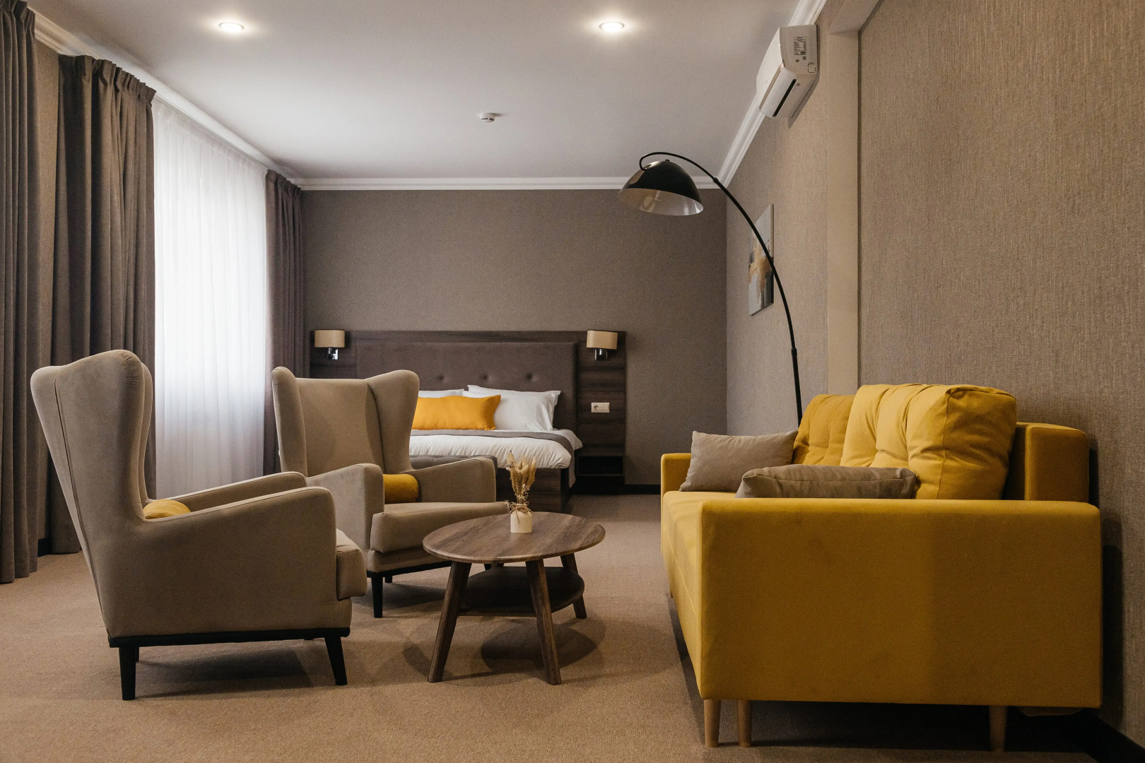 Отель Alex Royal