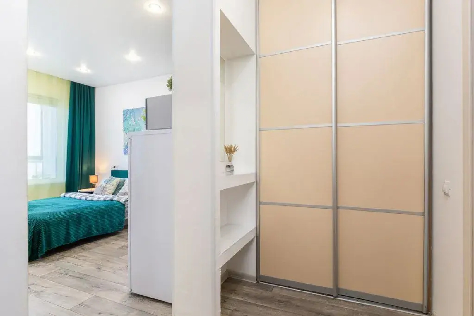 Апартаменты светлые на 16 этаже