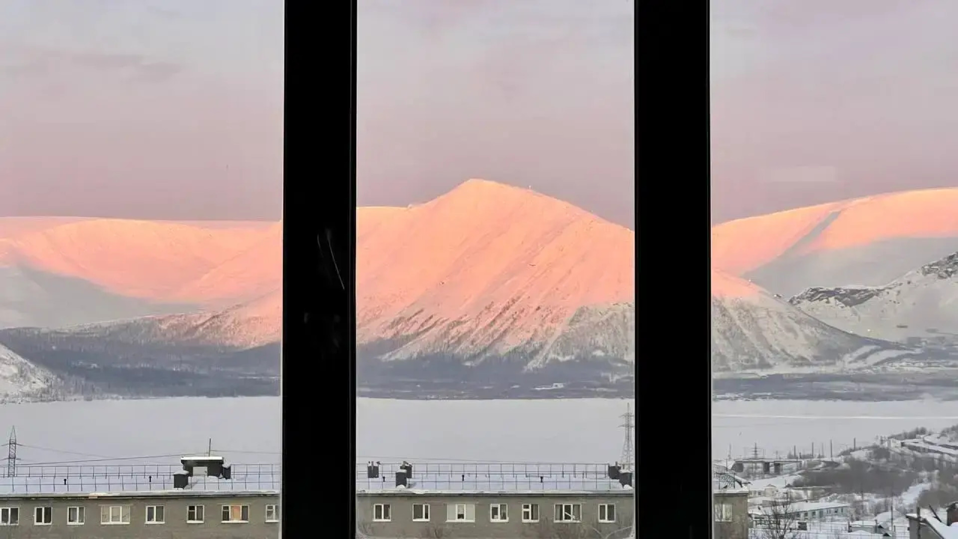 Квартира Уютная 2-к с Потрясающим Видом на Горы и Озеро