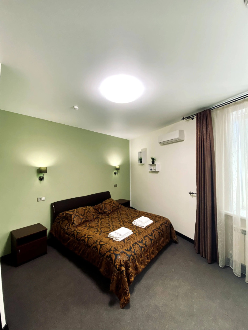 Отель Корона