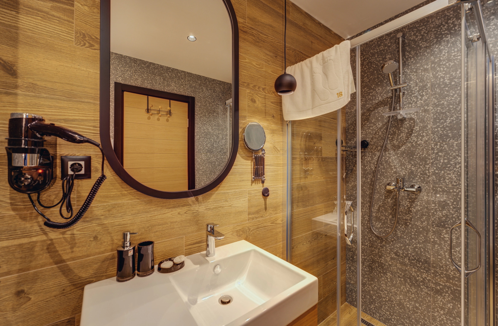 Апартаменты Modern Mountain CENTRAL 18 + garage