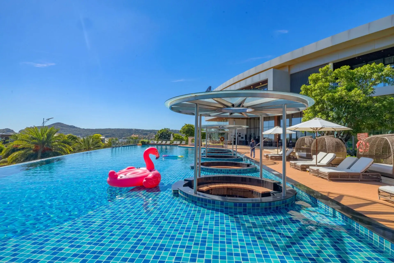 Курортный Отель Wyndham Grand KN Paradise Cam Ranh