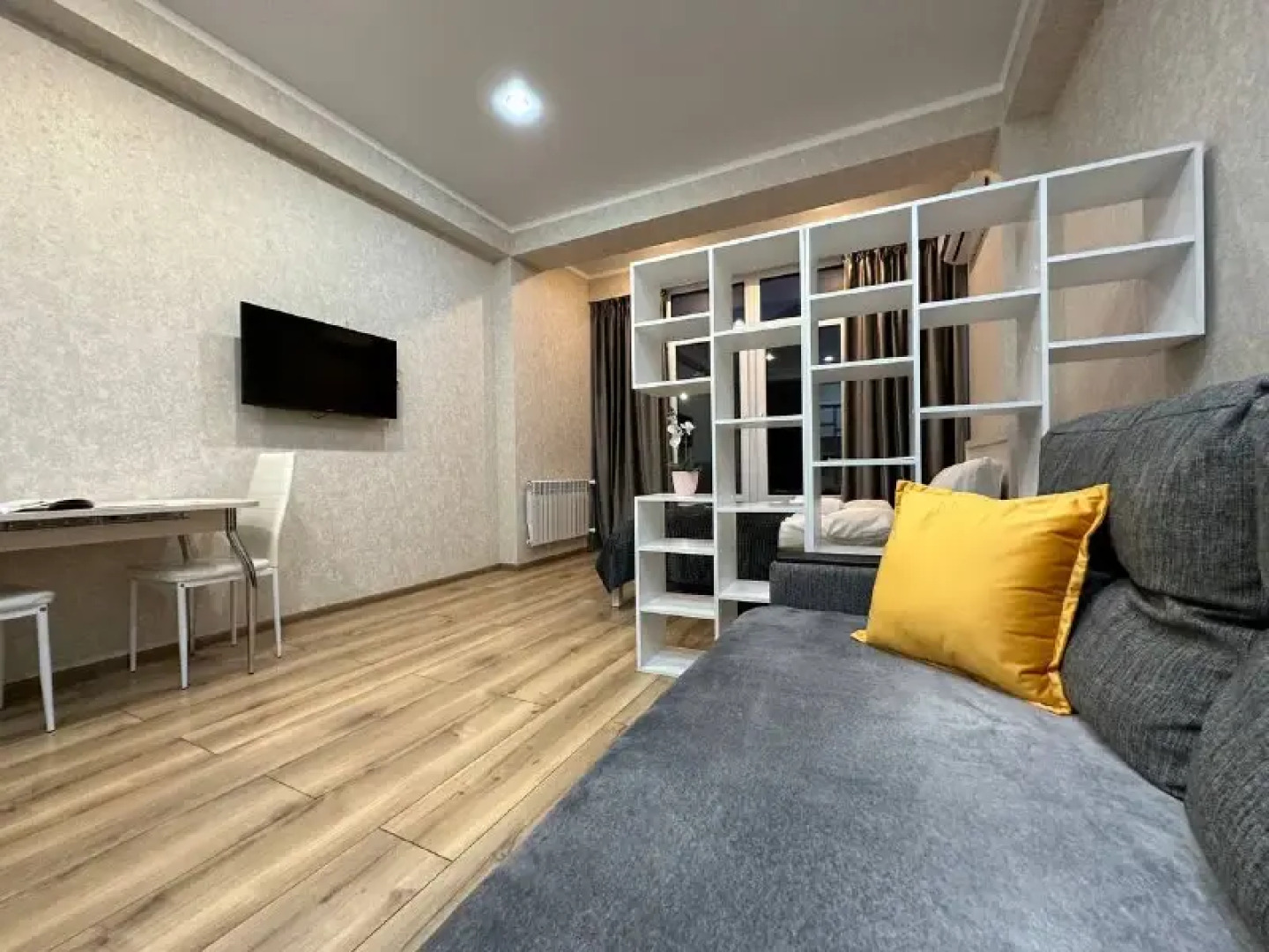 Море квартир с видом на горы