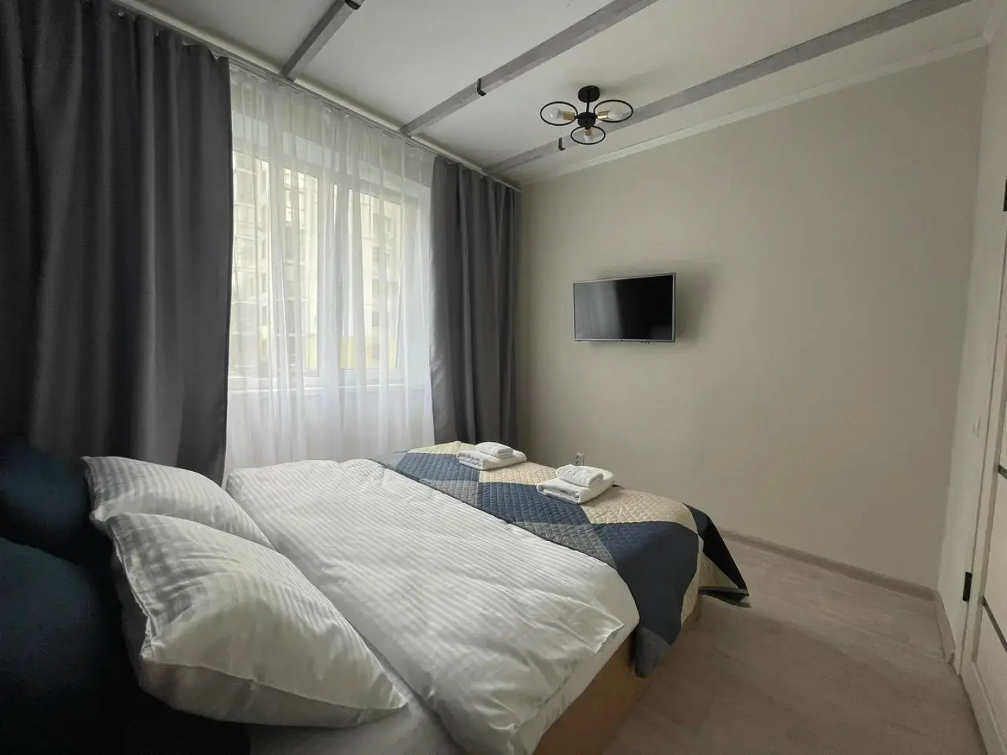 Квартира Отличный день 2 комн. у Алмаза