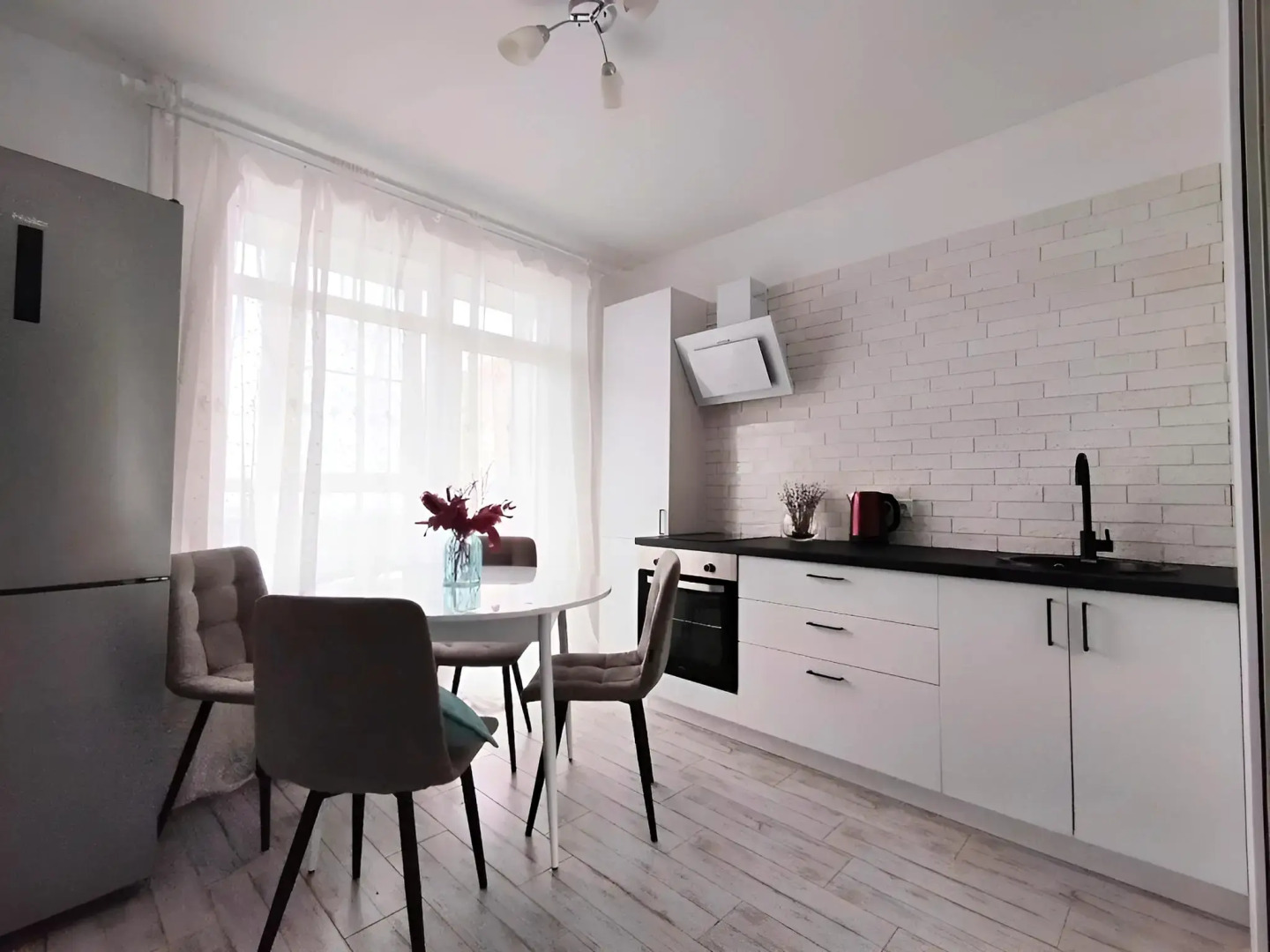 Квартира Двухкомнатная с Балконом и Красивым Видом