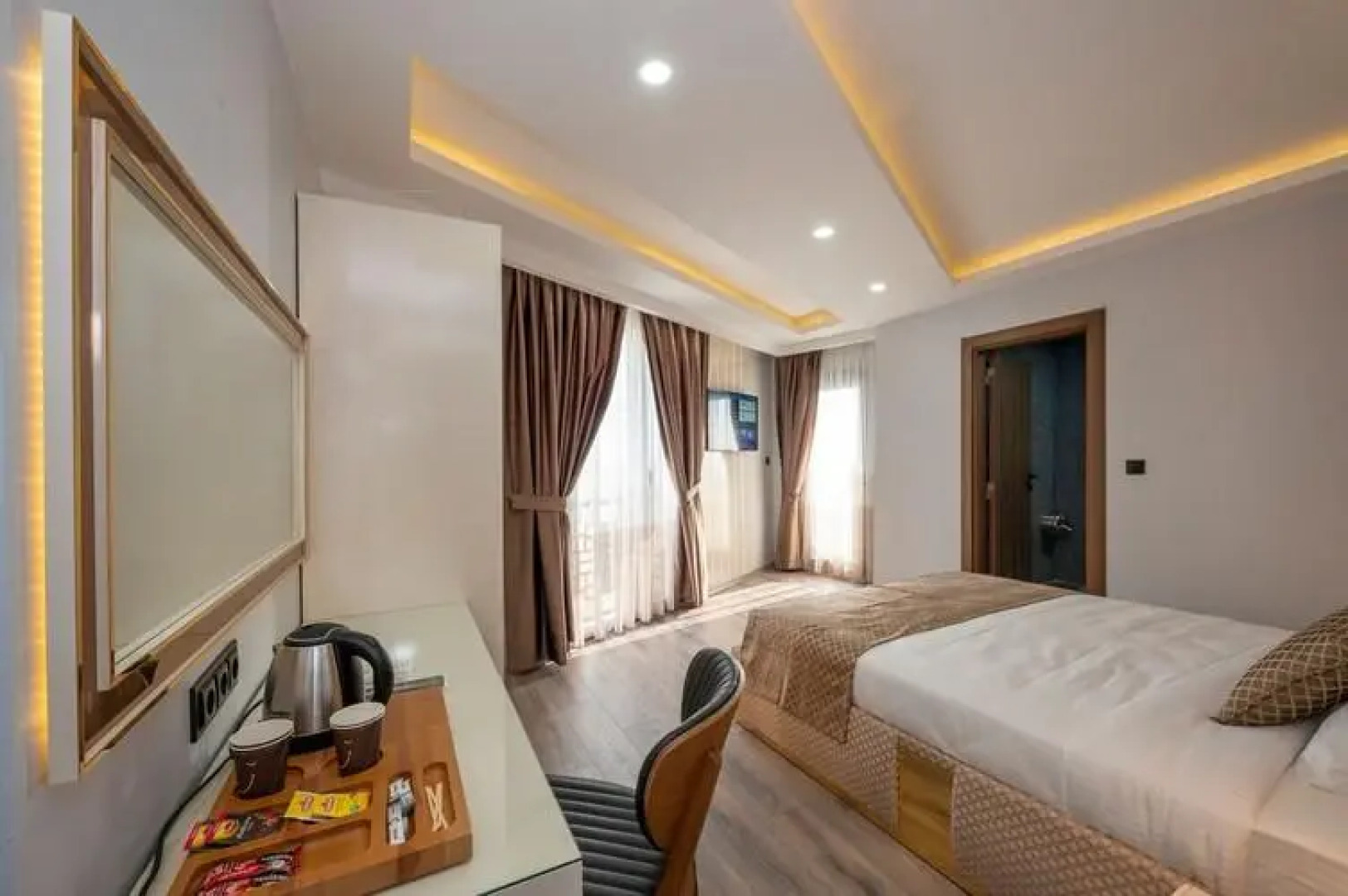 Luxury Airport Hotel by Zazzoni