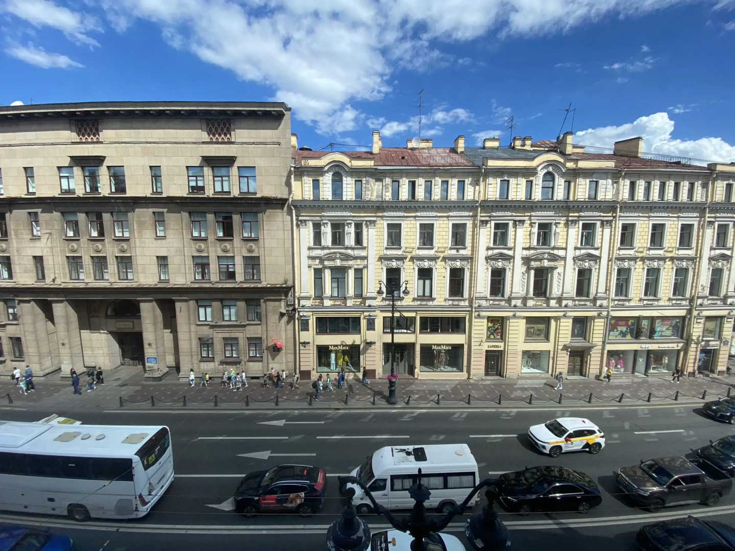 Апартаменты с видом на Невский проспект