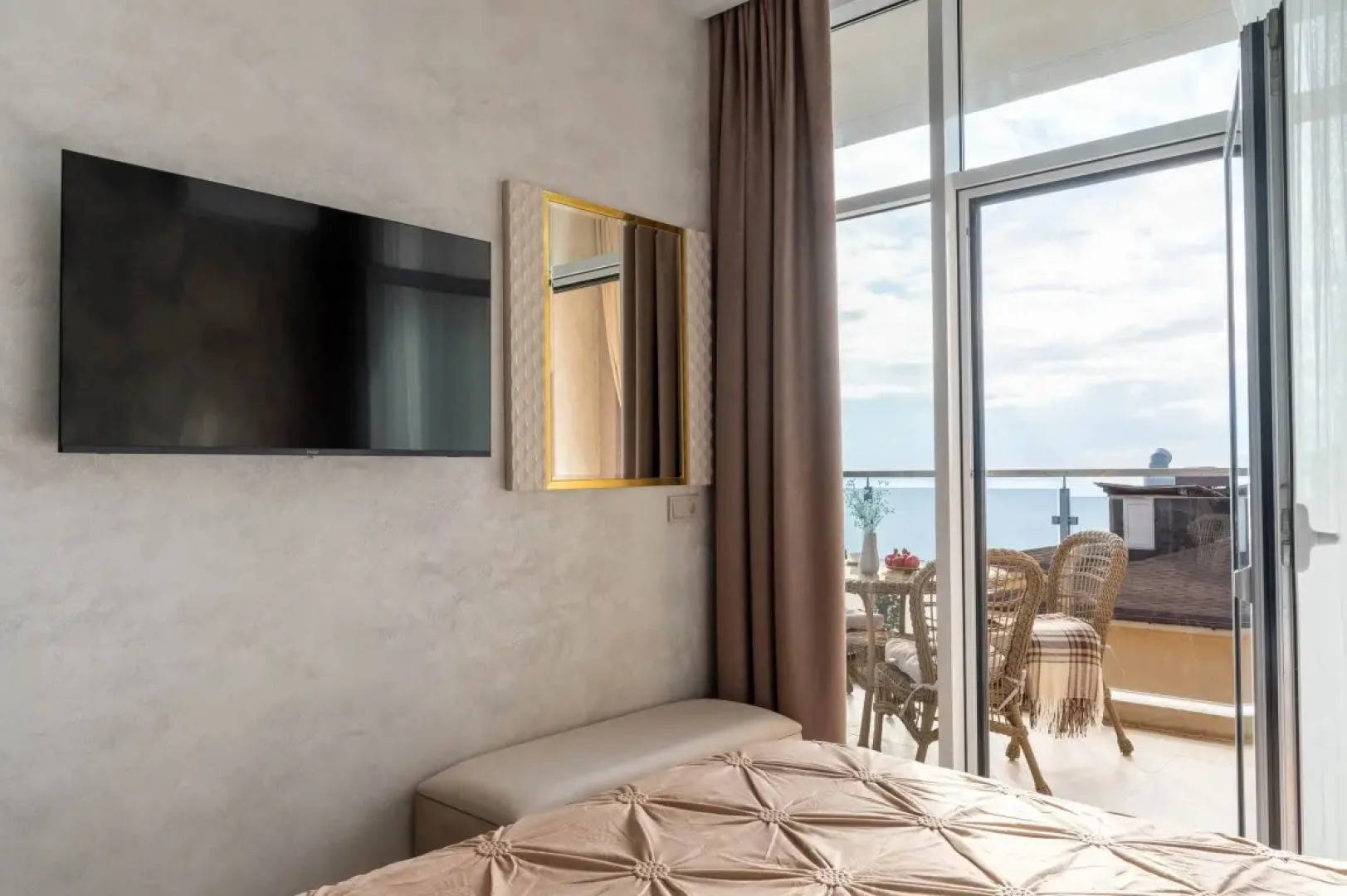 Апартаменты RED APARTMENTS Светлана Парк Офелия