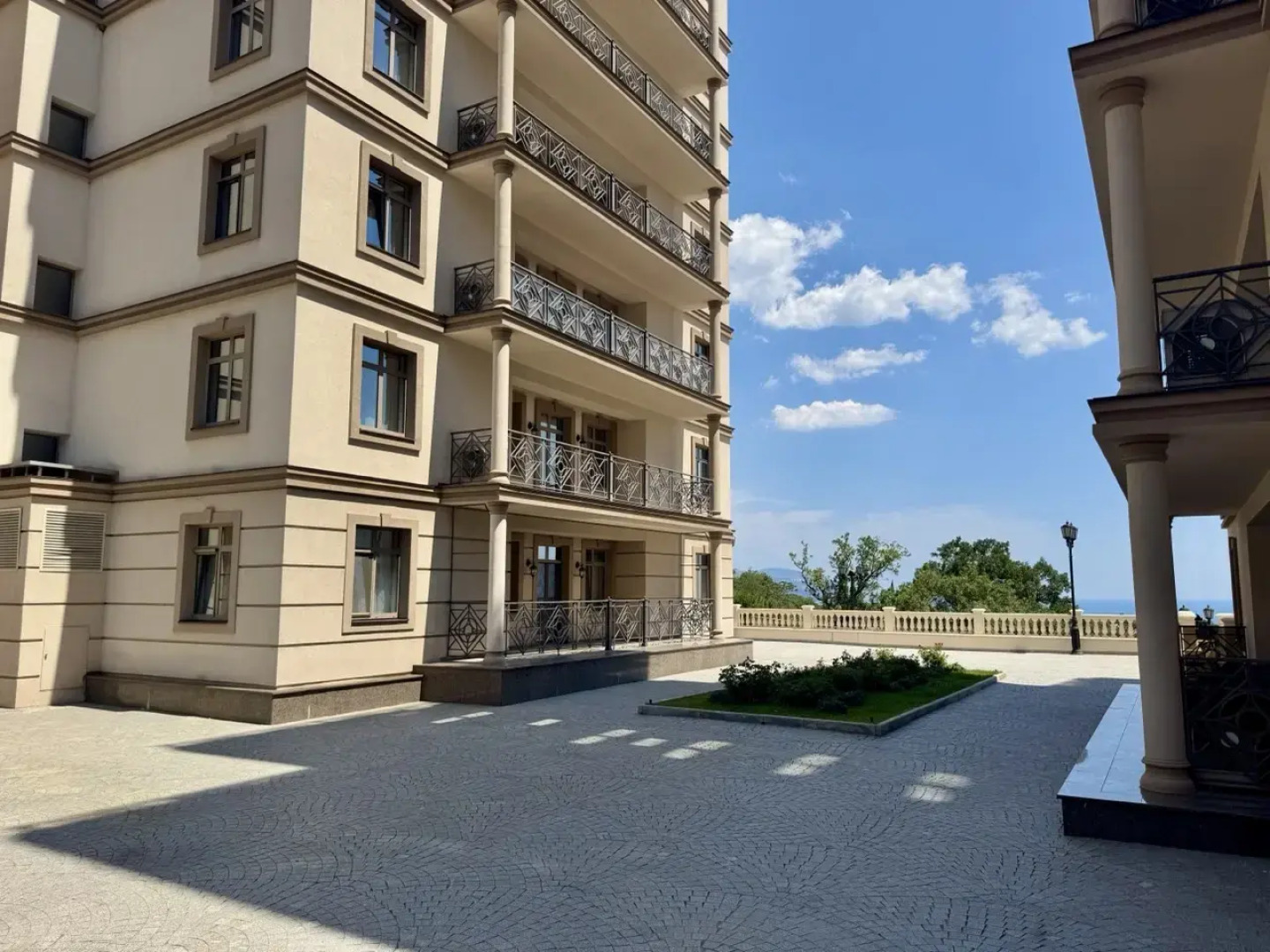 Апартаменты Двухкомнатные с Балконом Премиум класса в ЖК Дипломат