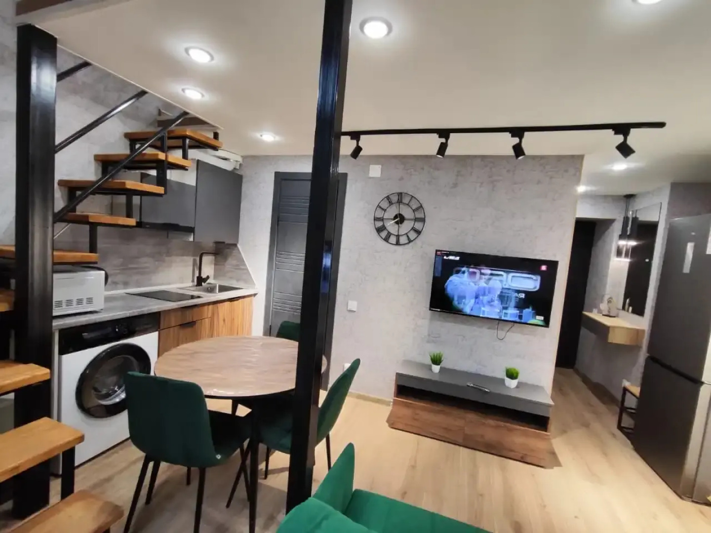 Апартаменты 2х уровневая квартира в стиле Лофт в центре города