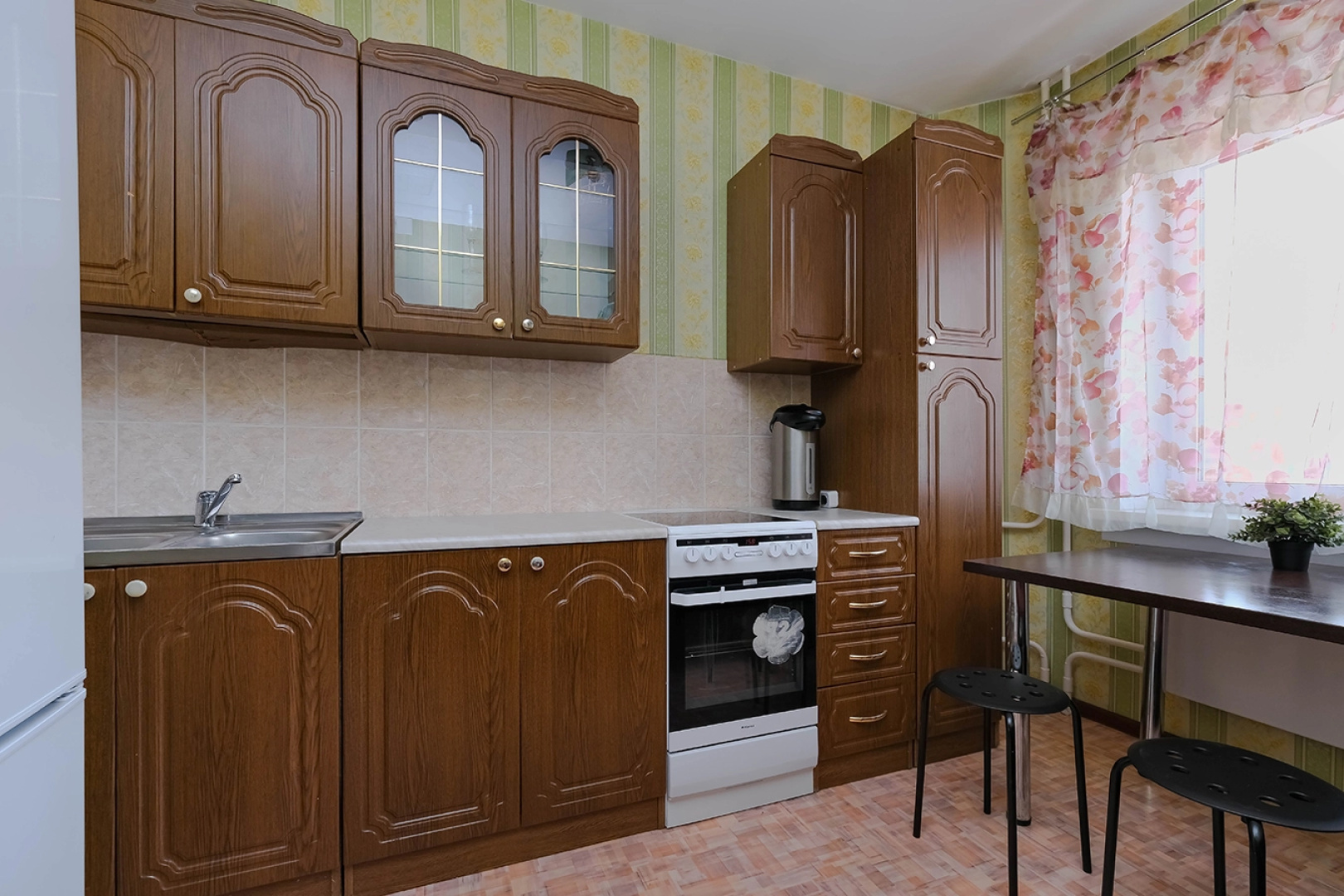 Квартира рядом с Мнтк им. Федорова и Ск Заря