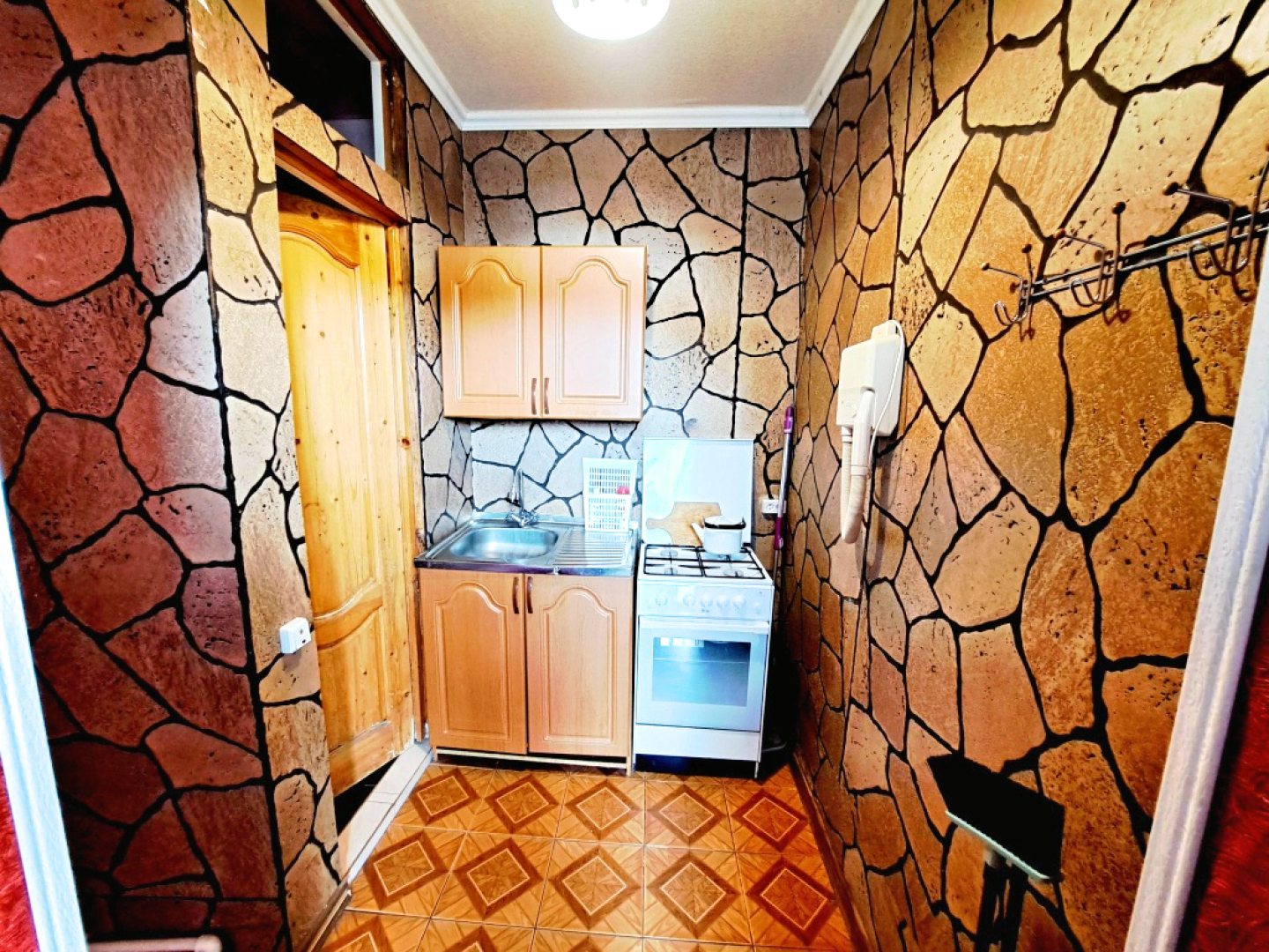 Квартира двухкомнатная на втором этаже