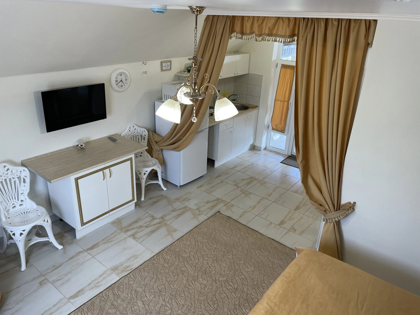 U F.I.M.K.I Guest House