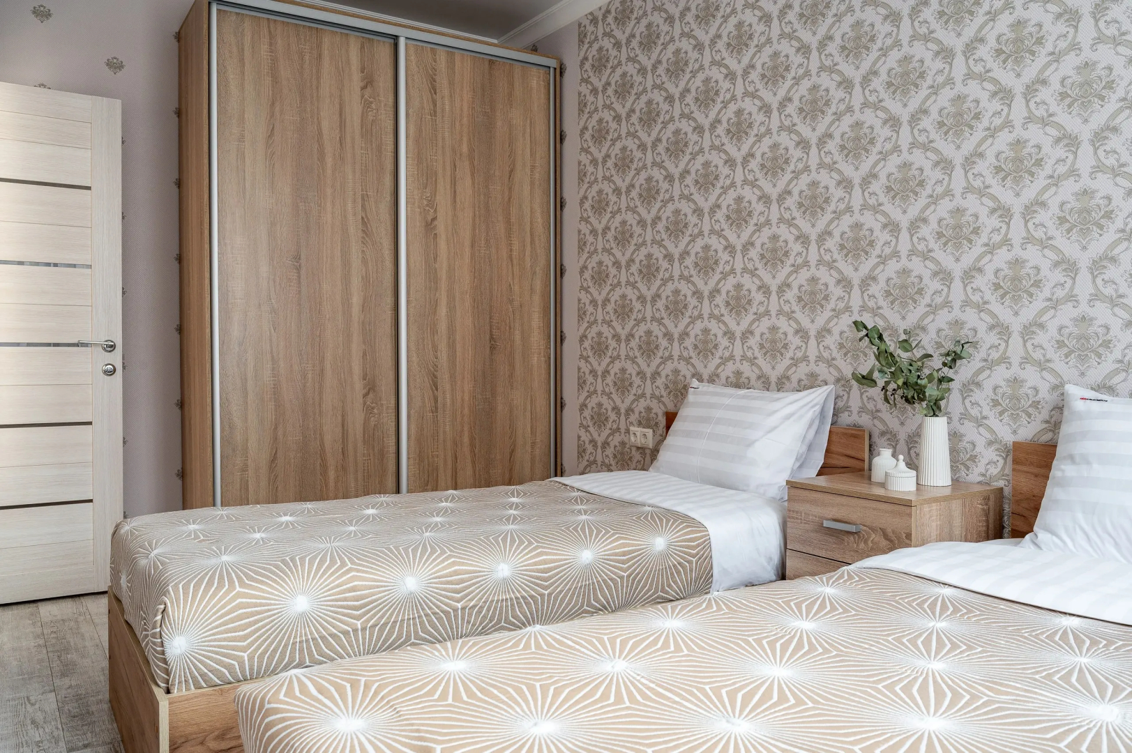 Апартаменты Дом у Дендрария Red apartments Сальвия