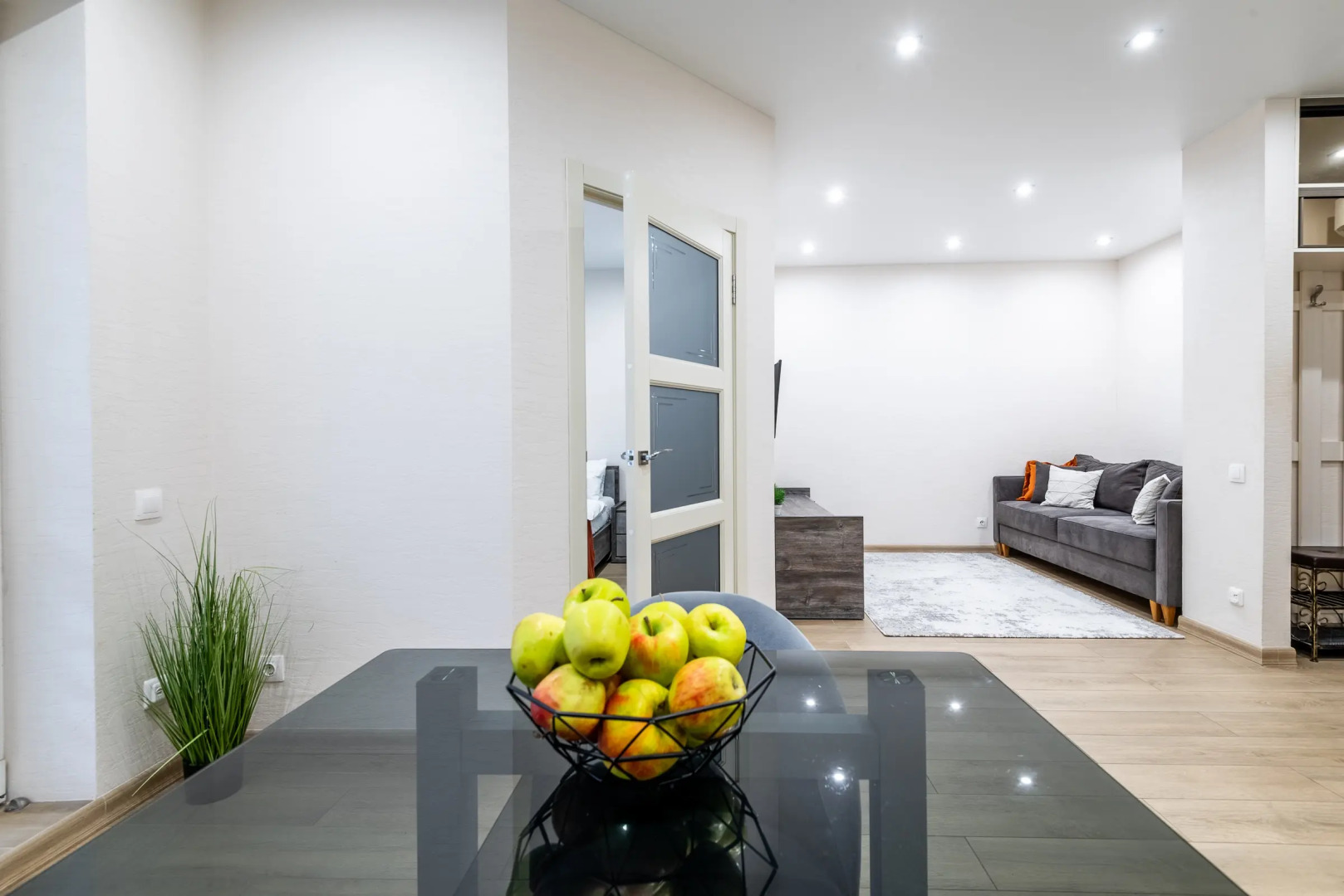 Квартира на сутки Центр Новый дом Кондиционер Wi-Fi Кухня объединена с жилой зоной Отдельная спальня