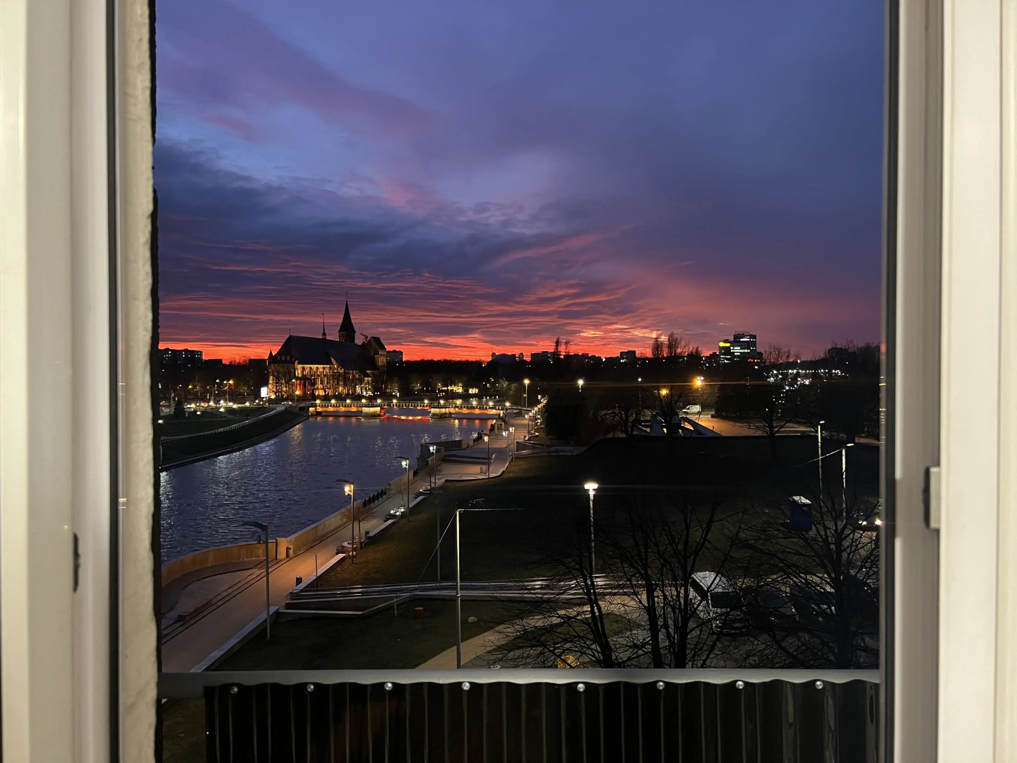 Квартира 2-комнатная Zoya-Apart у острова Канта с видом на реку и Кафедральный собор