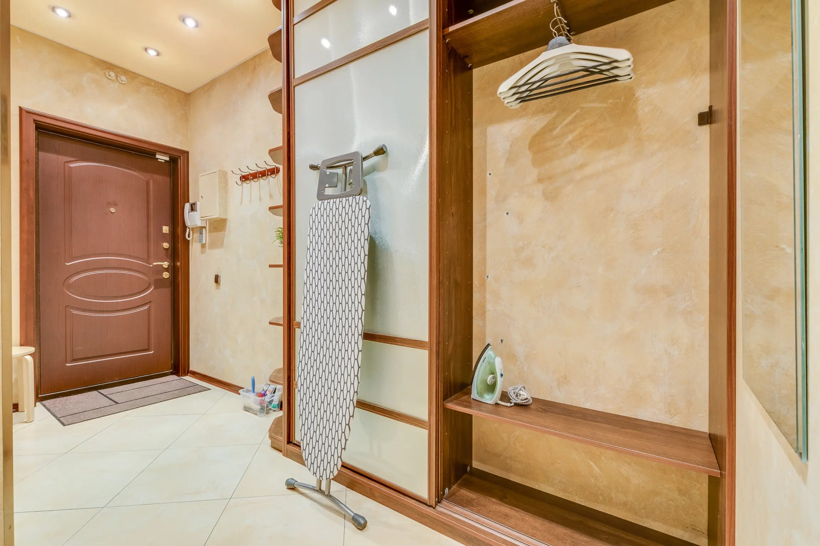 Апартаменты с камином на Варшавской 23