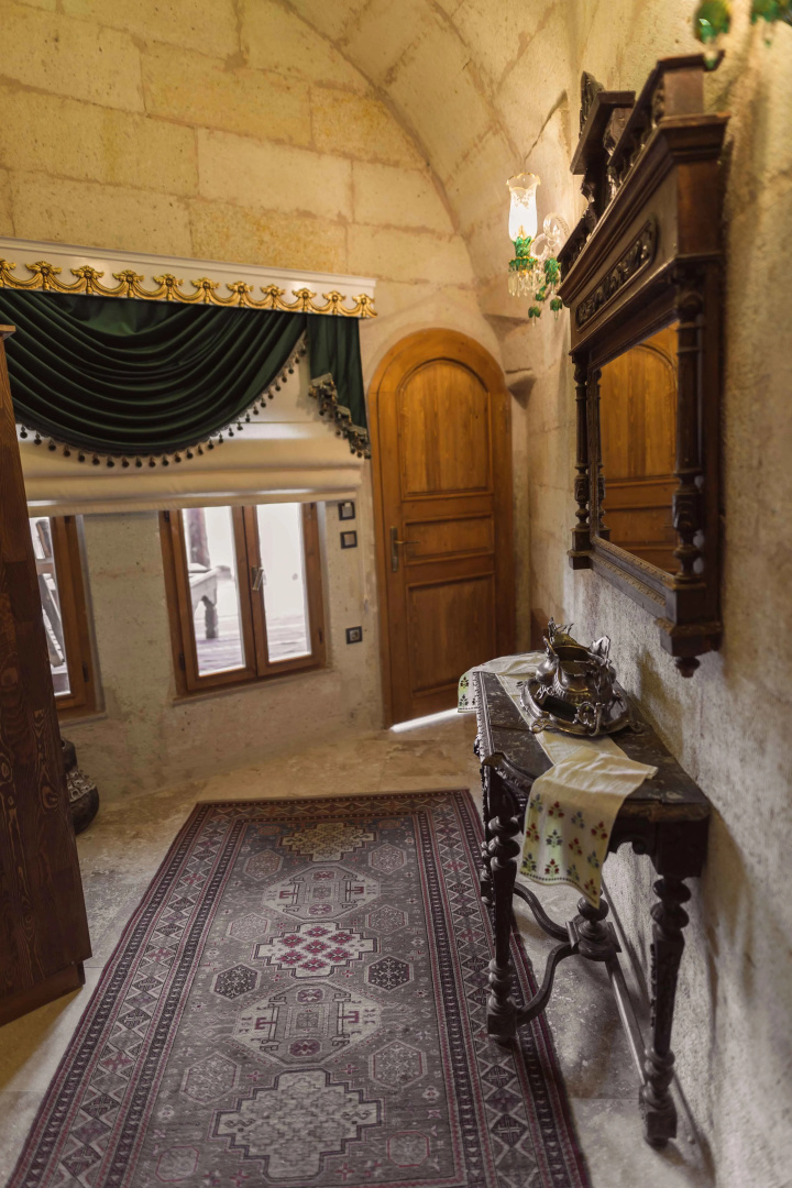 Отель Solo Cave Suites