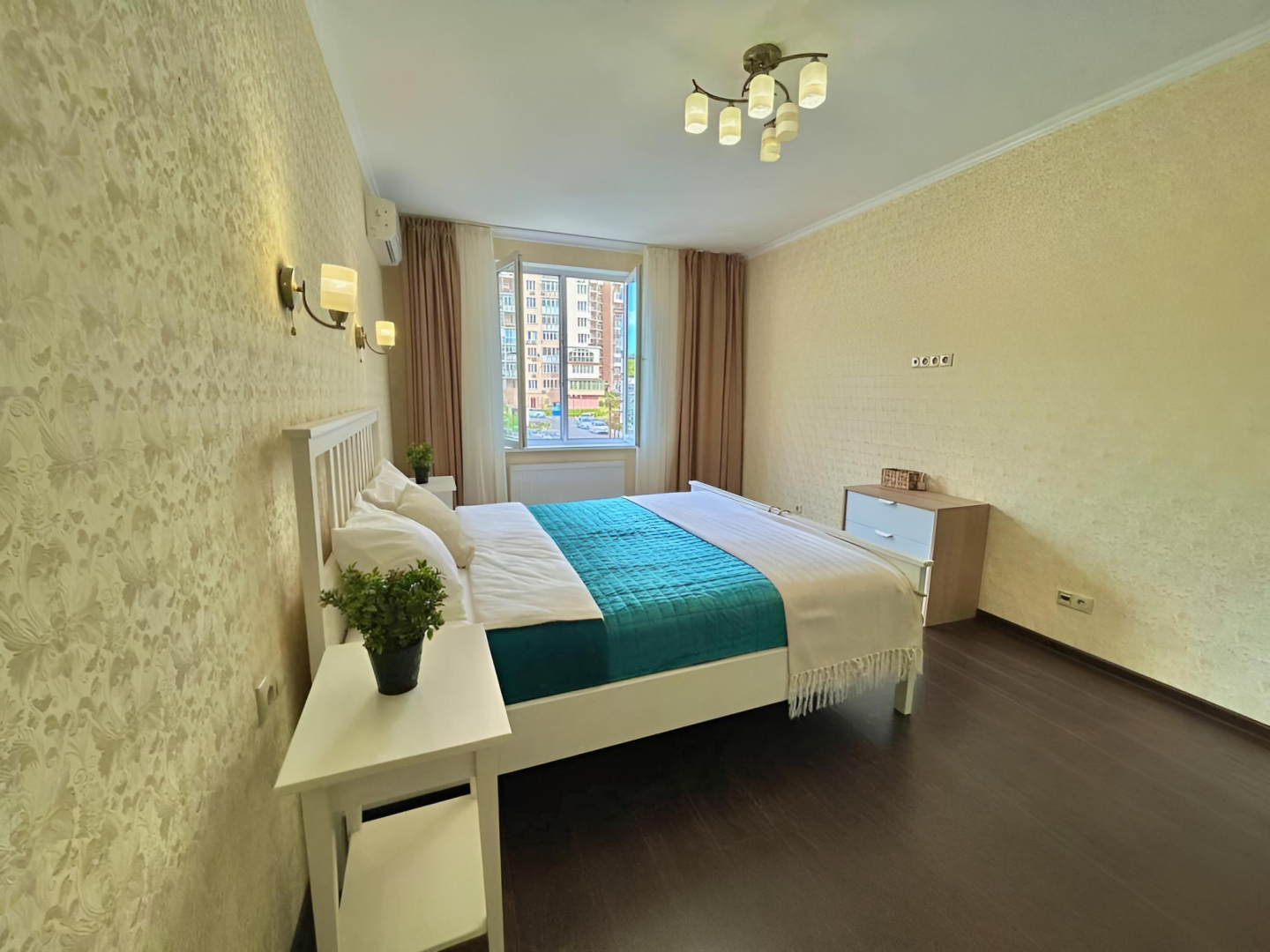 Улучшенные трехкомнатные апартаменты с террасой