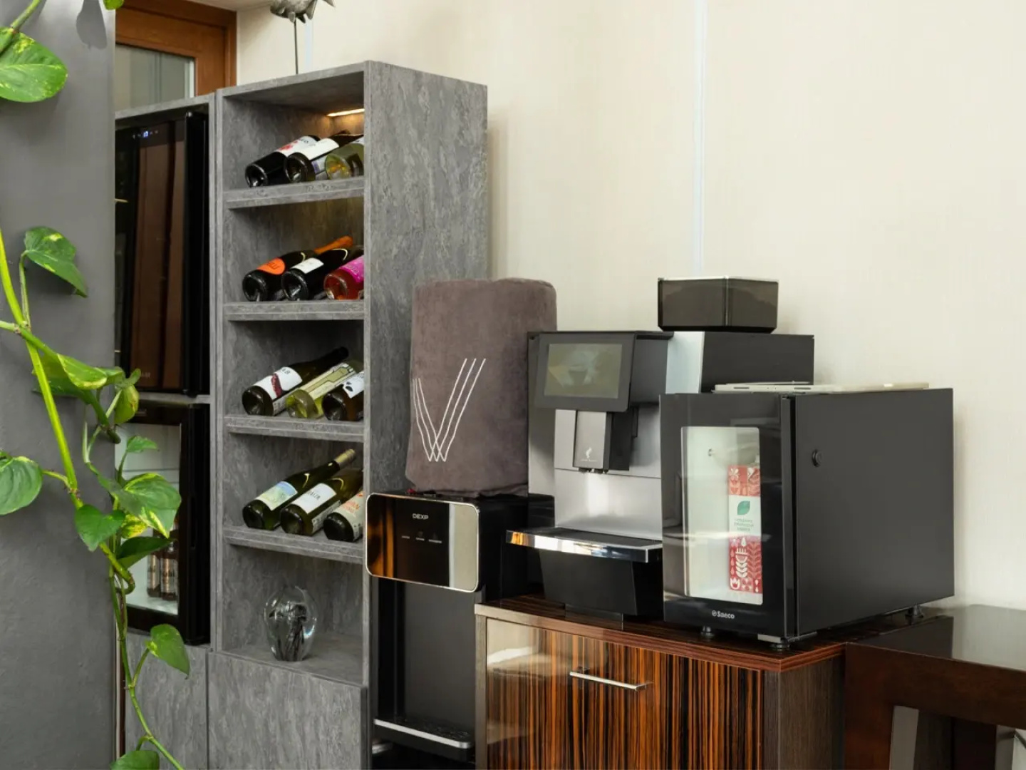 Отель V Hotel&Rooftop Lounge