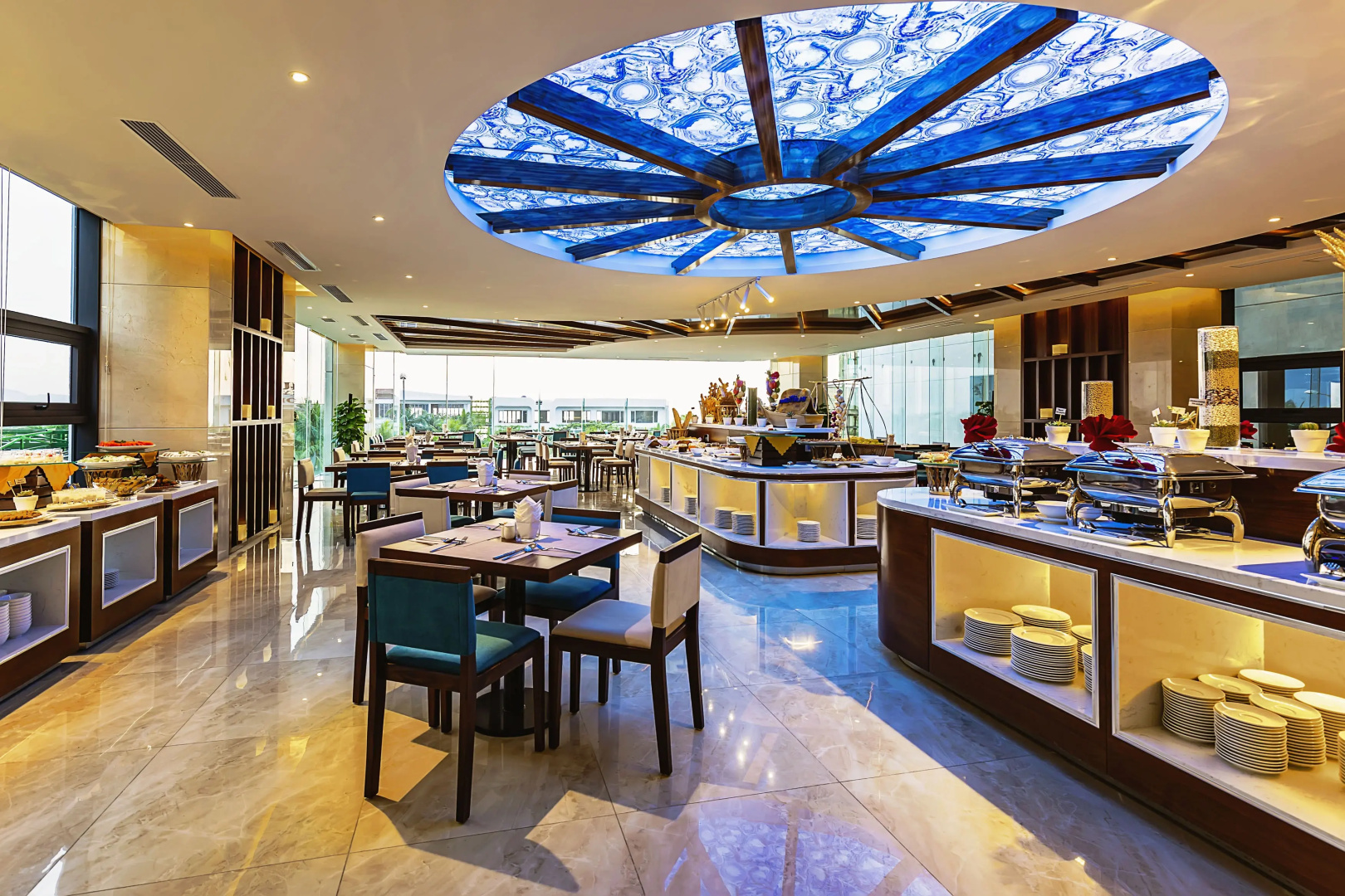Отель Maximilan Danang Beach
