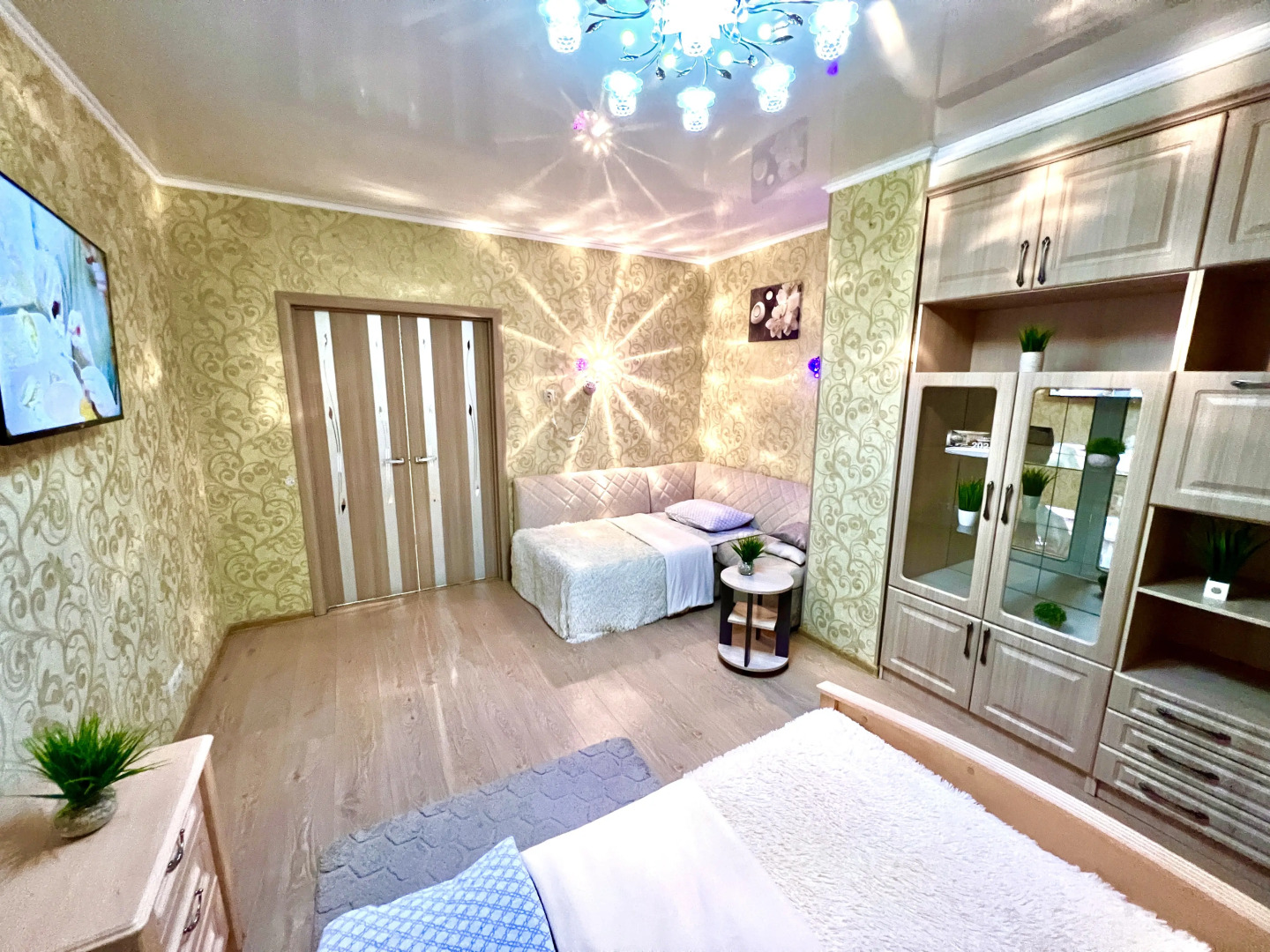 Апартаменты двухкомнатные в Центре Города на 5 этаже (рядом с набережной р. Волга) у ул. Арцыбушевская, 204