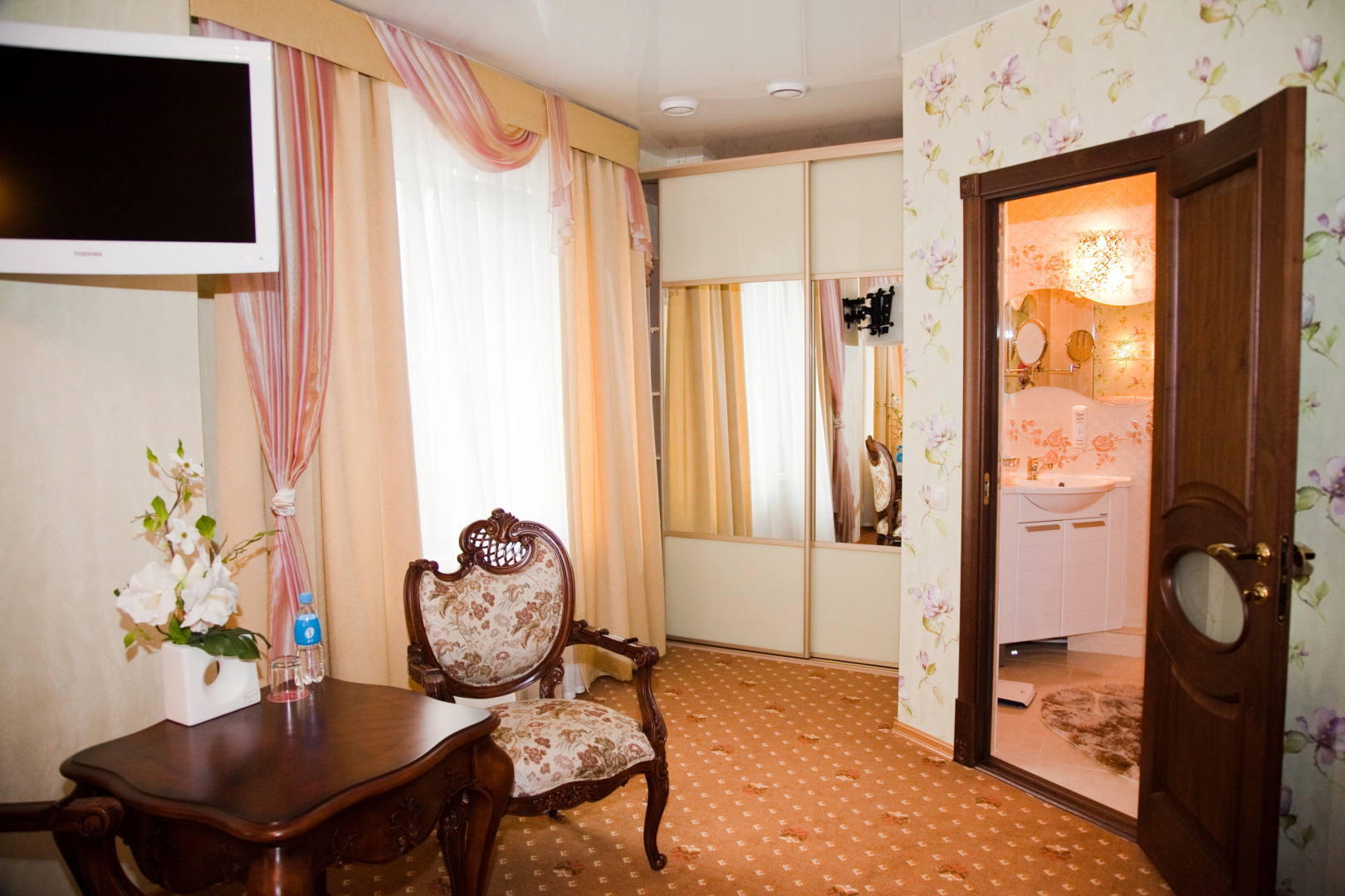 Отель Ренессанс