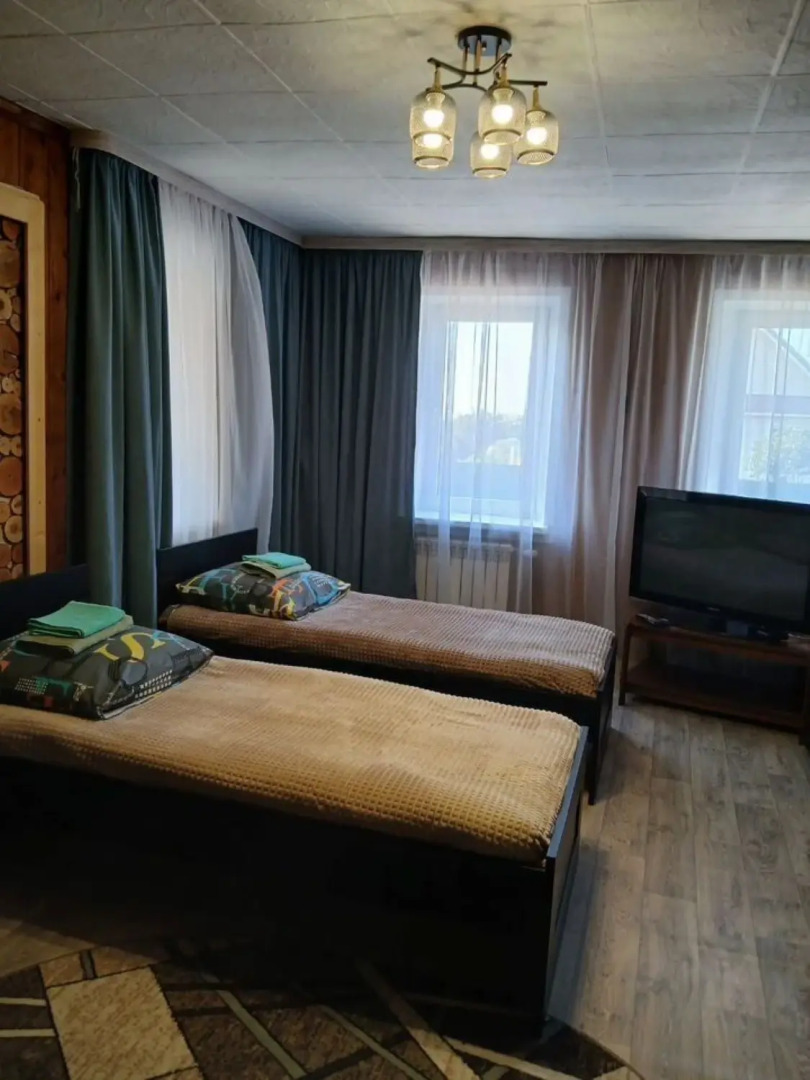 Частный Дом в Центpе Дeревни Взвад