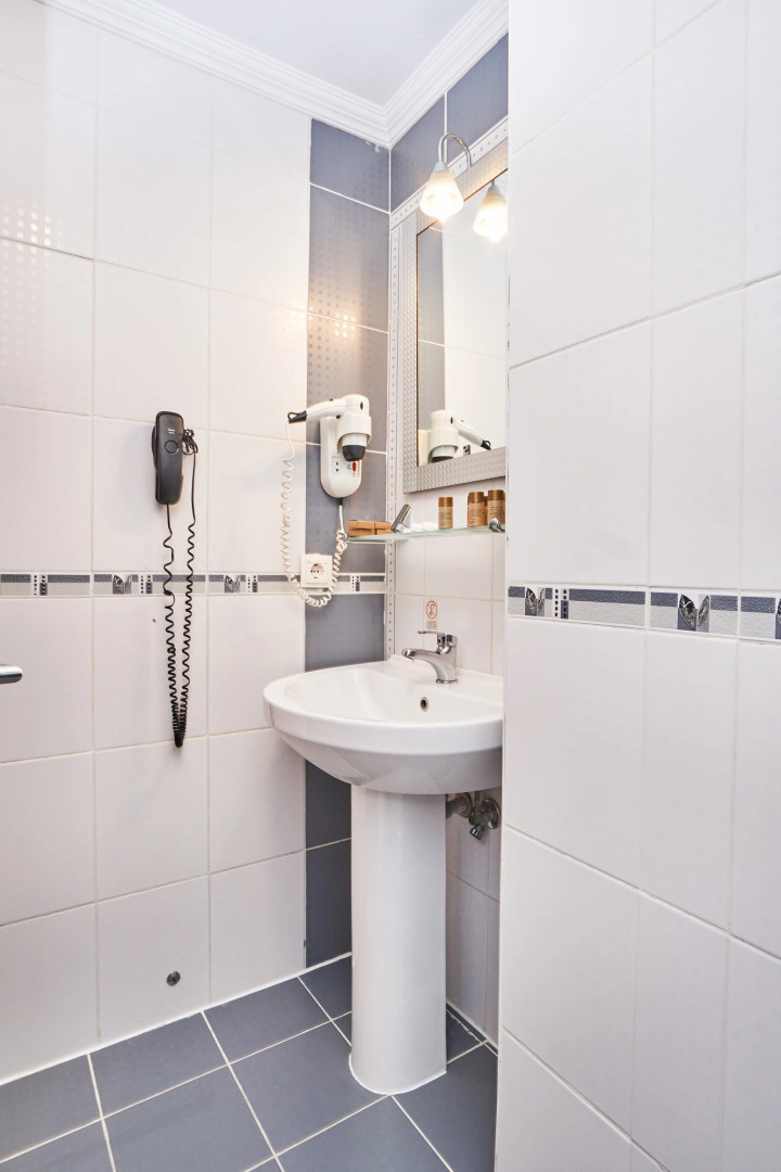 Отель Amber Hotel Istanbul