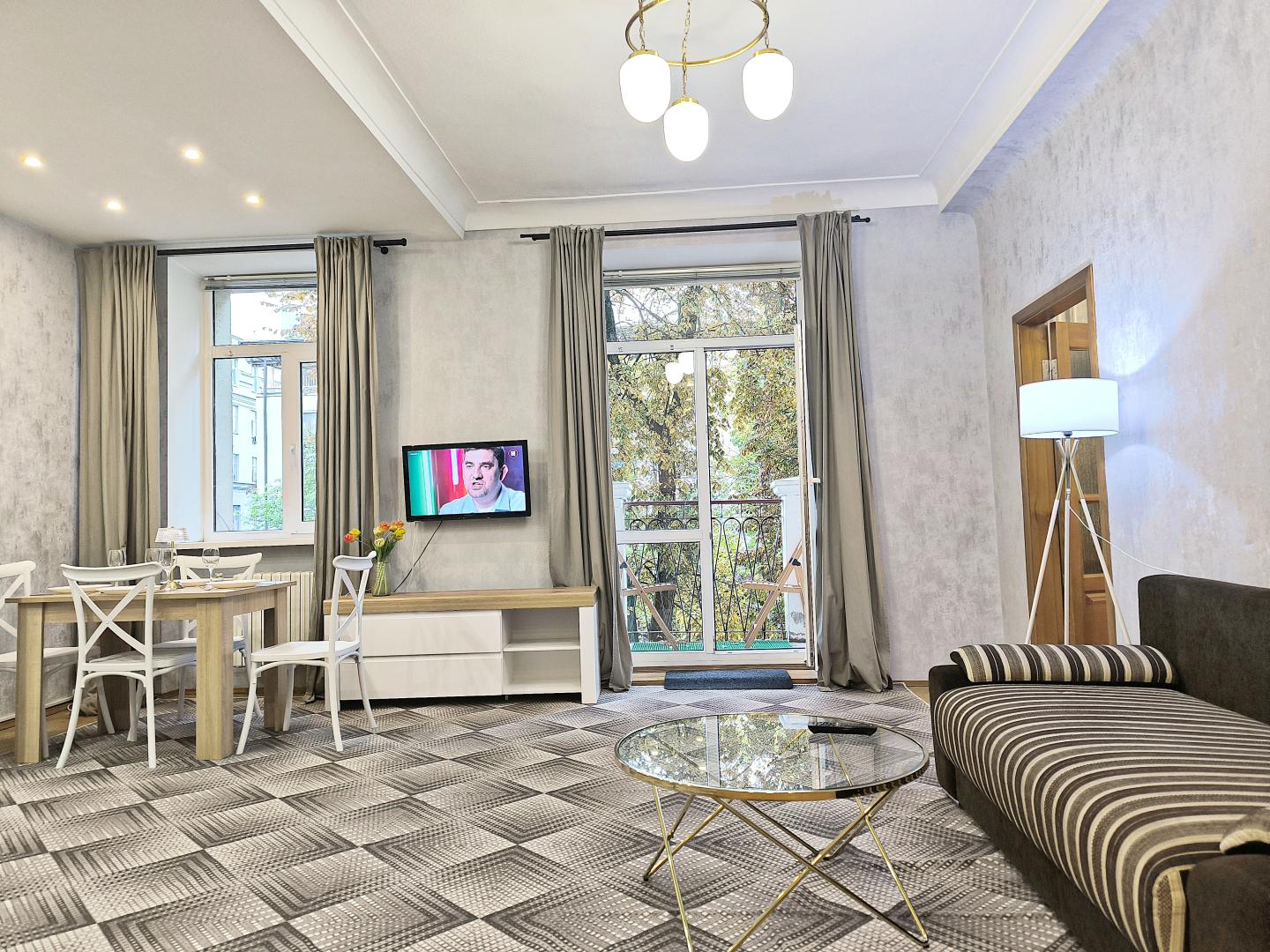 Апартаменты Карла Макса 8