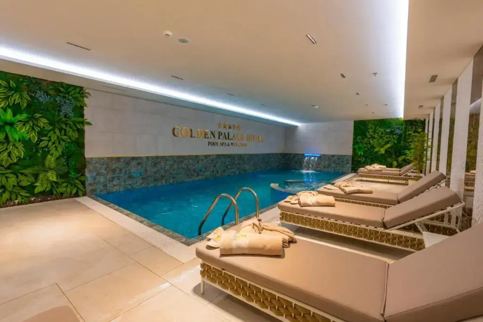 Отель Golden Palace