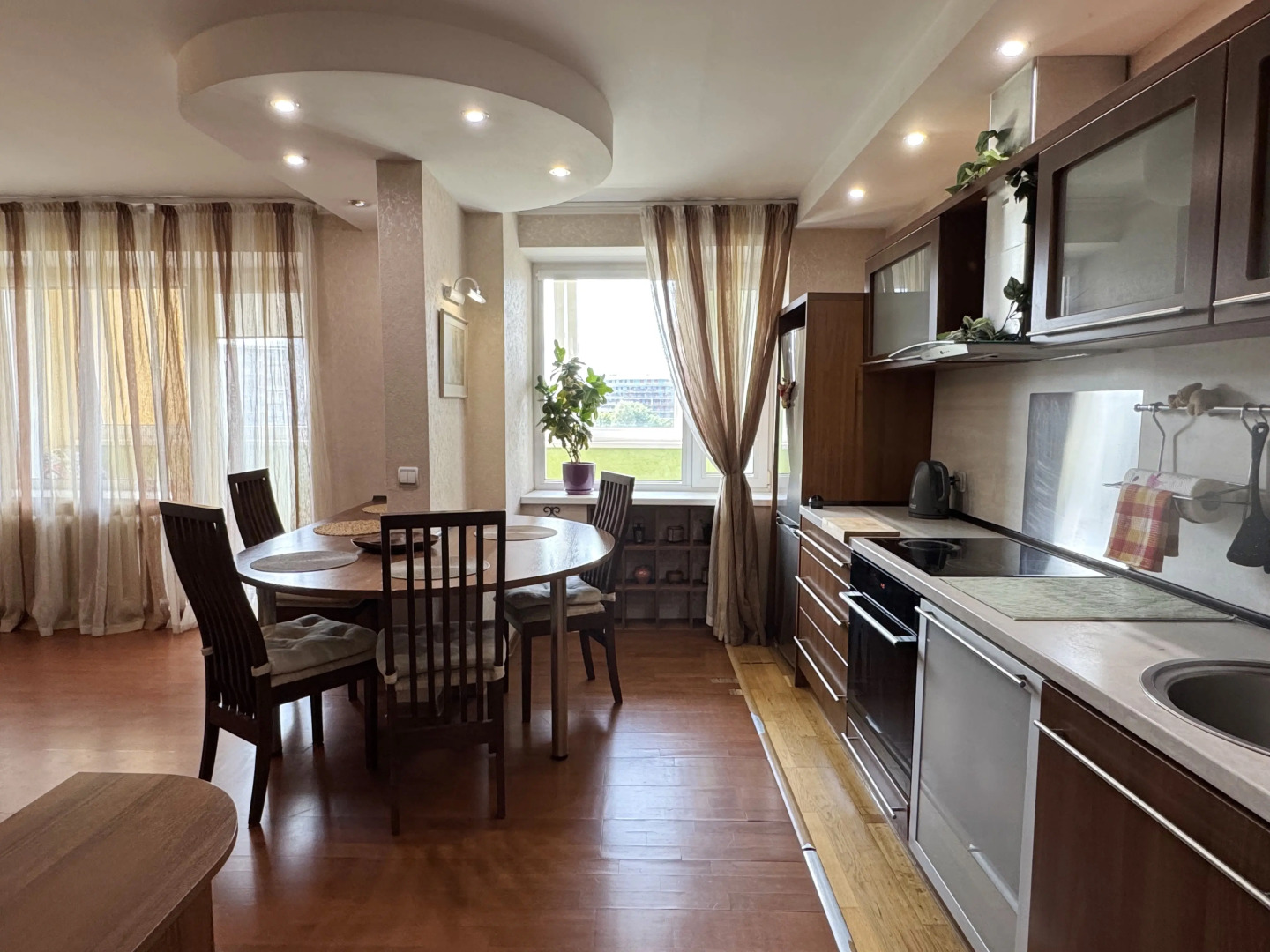 Квартира Трехкомнатная на 9 Апреля