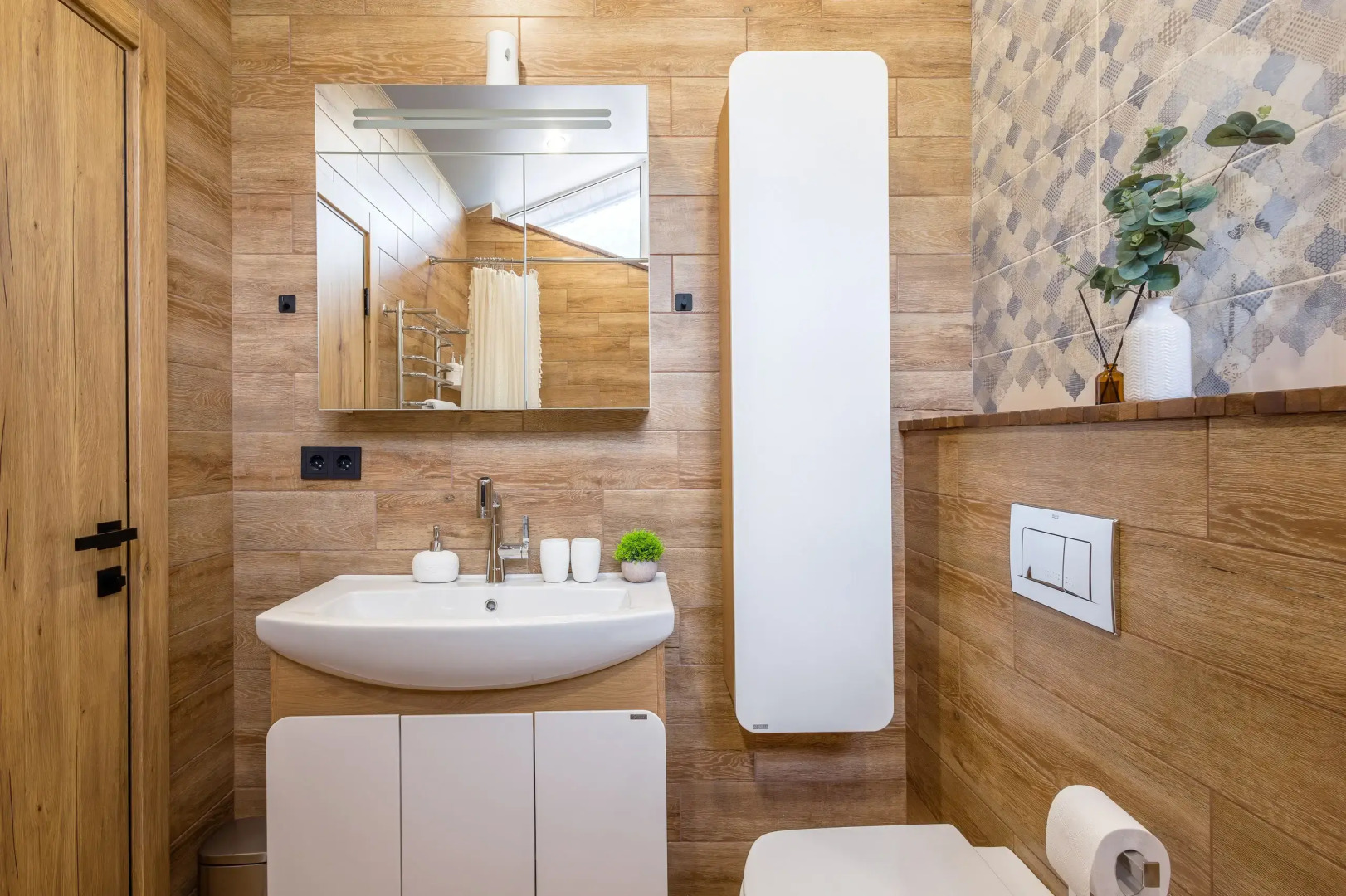 Частный дом у сквера в центре Поляны