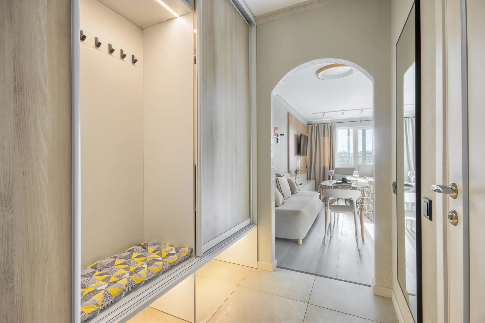 Апартаменты MyhomeYourhome на Большеохтинском пр-те 15к2