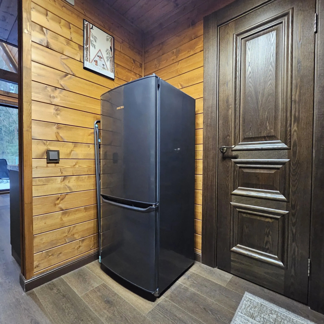 Частный дом темный А-фрейм