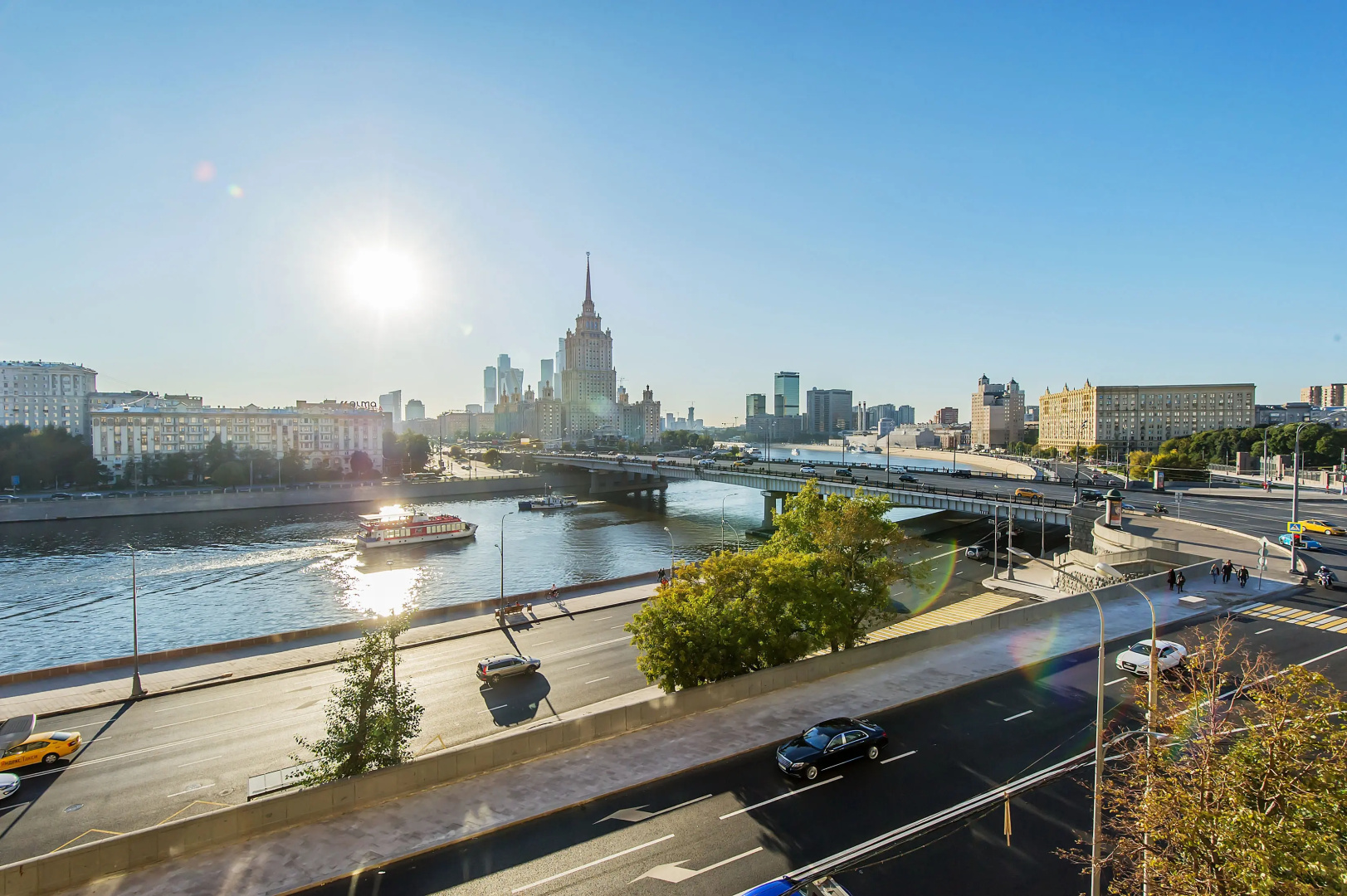 Квартира GM Apartments на Москва-реке с Видом на Набережную и Сталинскую высотку