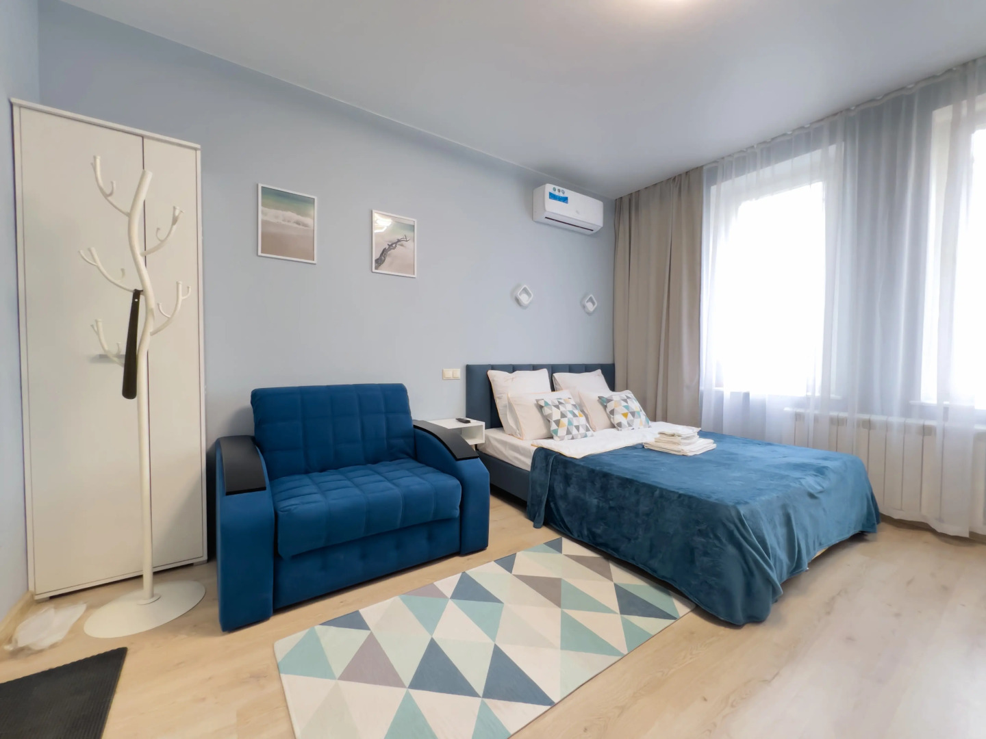 Квартира студия в голубых тонах