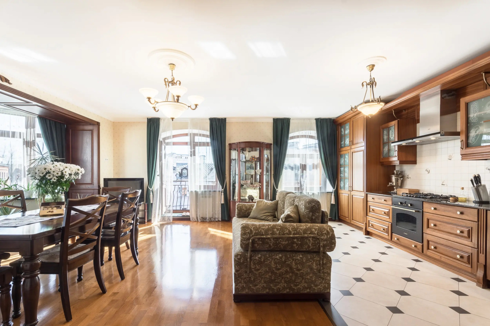 Апартаменты Большие красивые апартаменты напротив Кремля