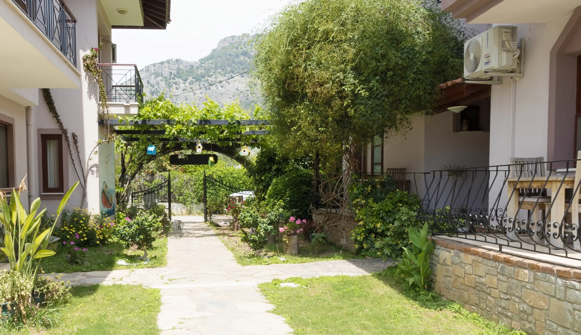 Отель Vira Apart