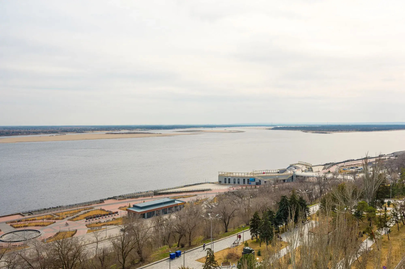 Трёхкомнатные апартаменты на Маршала Чуйкова