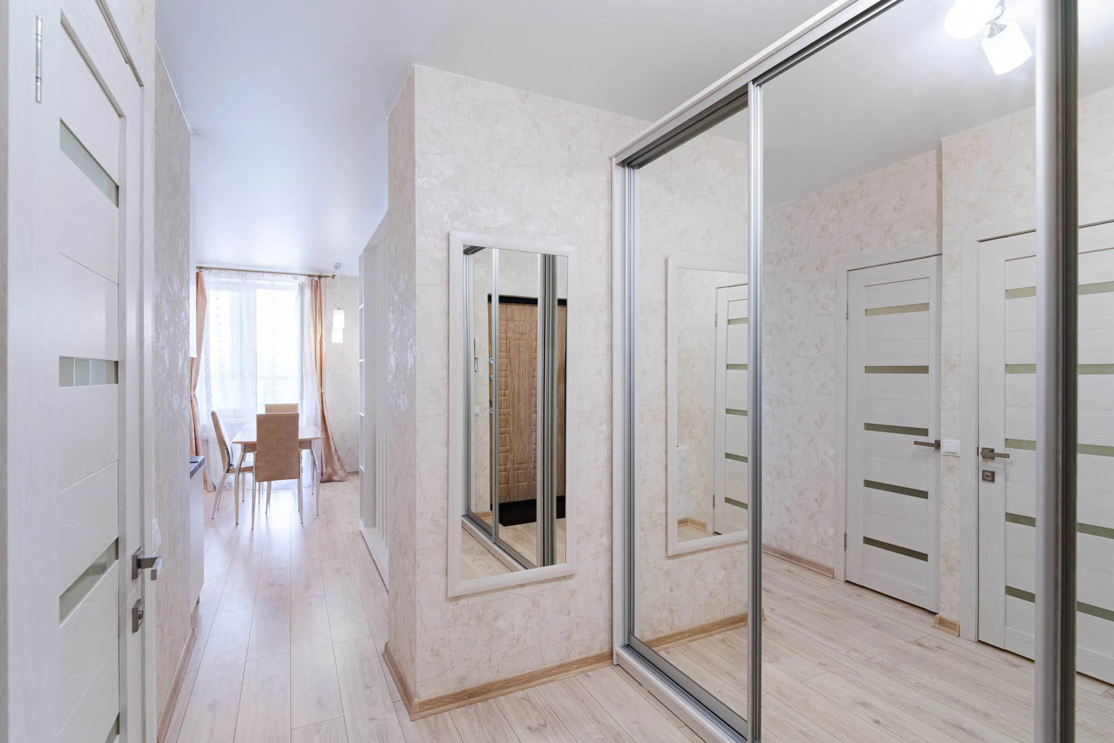 Апартаменты Студия в самом центре левого берега Иртыша