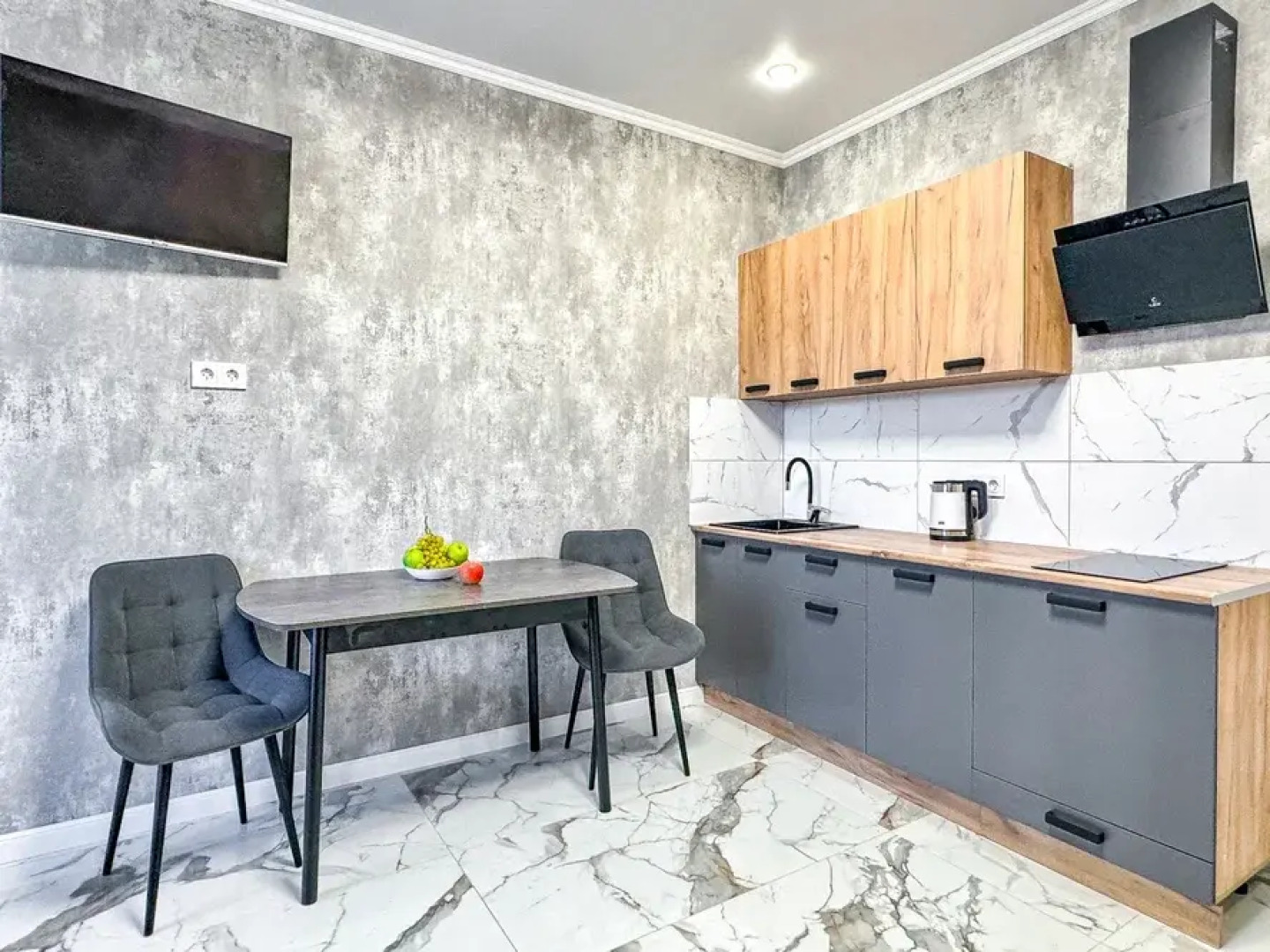 Квартира Уютная студия с балконом в новом доме Крымск Хоум