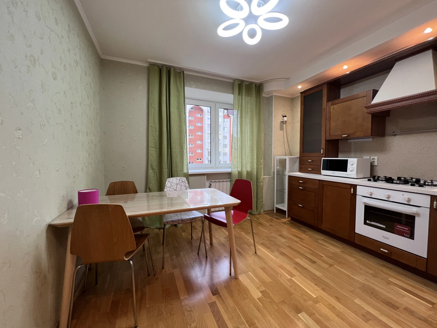 Квартира Просторная с Прекрасным Видом из Окна